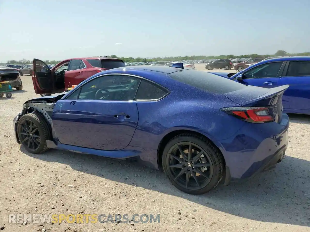 2 fotografías del automóvil dañado JF1ZNBE19S8755115 TOYOTA GR 86 PREM 2025
