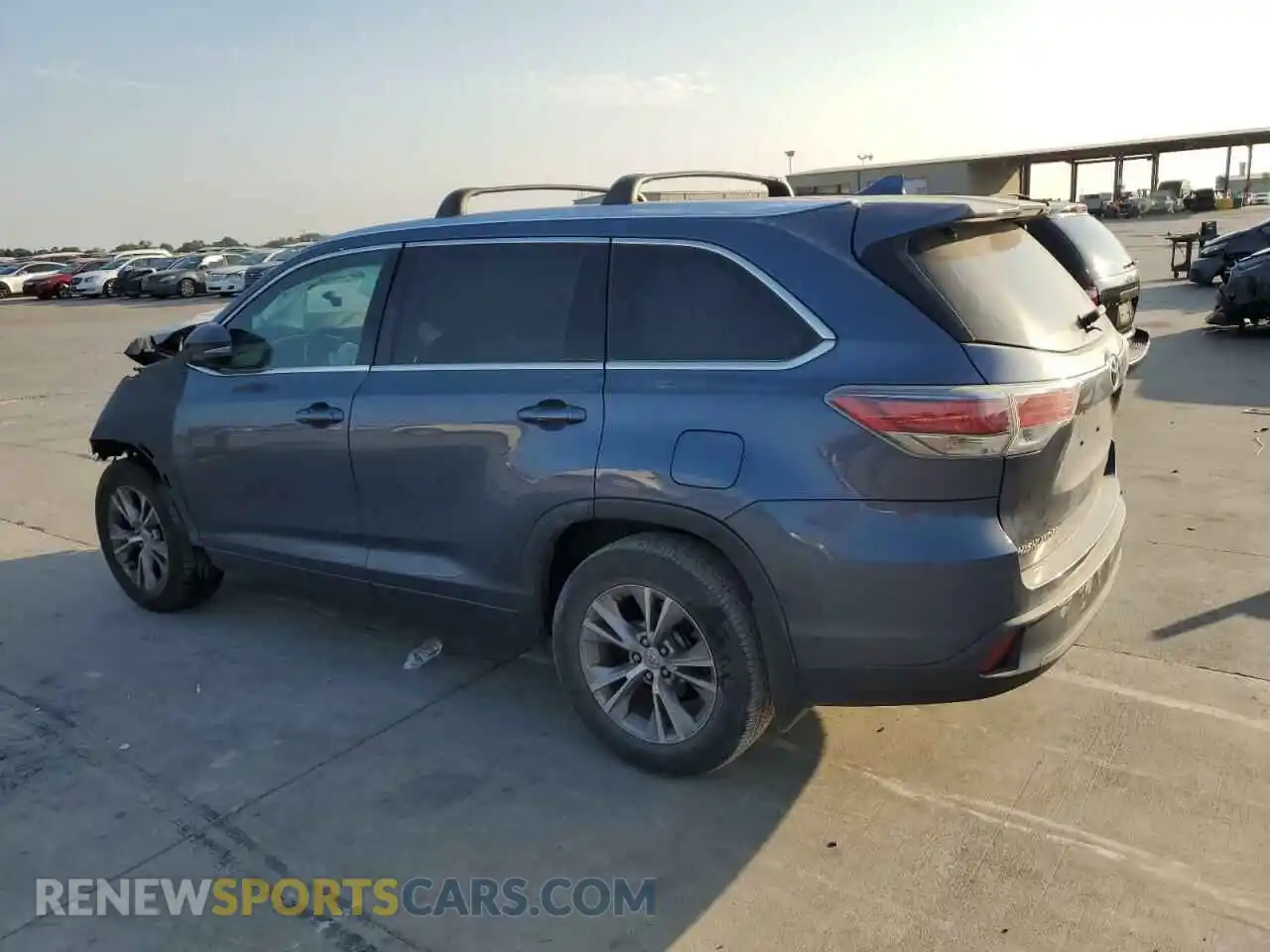 2 Photograph of a damaged car 5TDKKRFH7FS056981 TOYOTA HIGHLANDER 2015