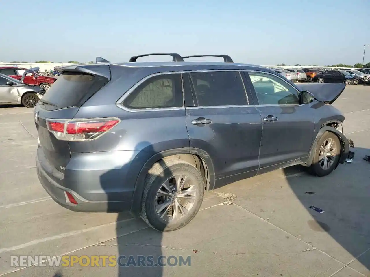 3 Photograph of a damaged car 5TDKKRFH7FS056981 TOYOTA HIGHLANDER 2015