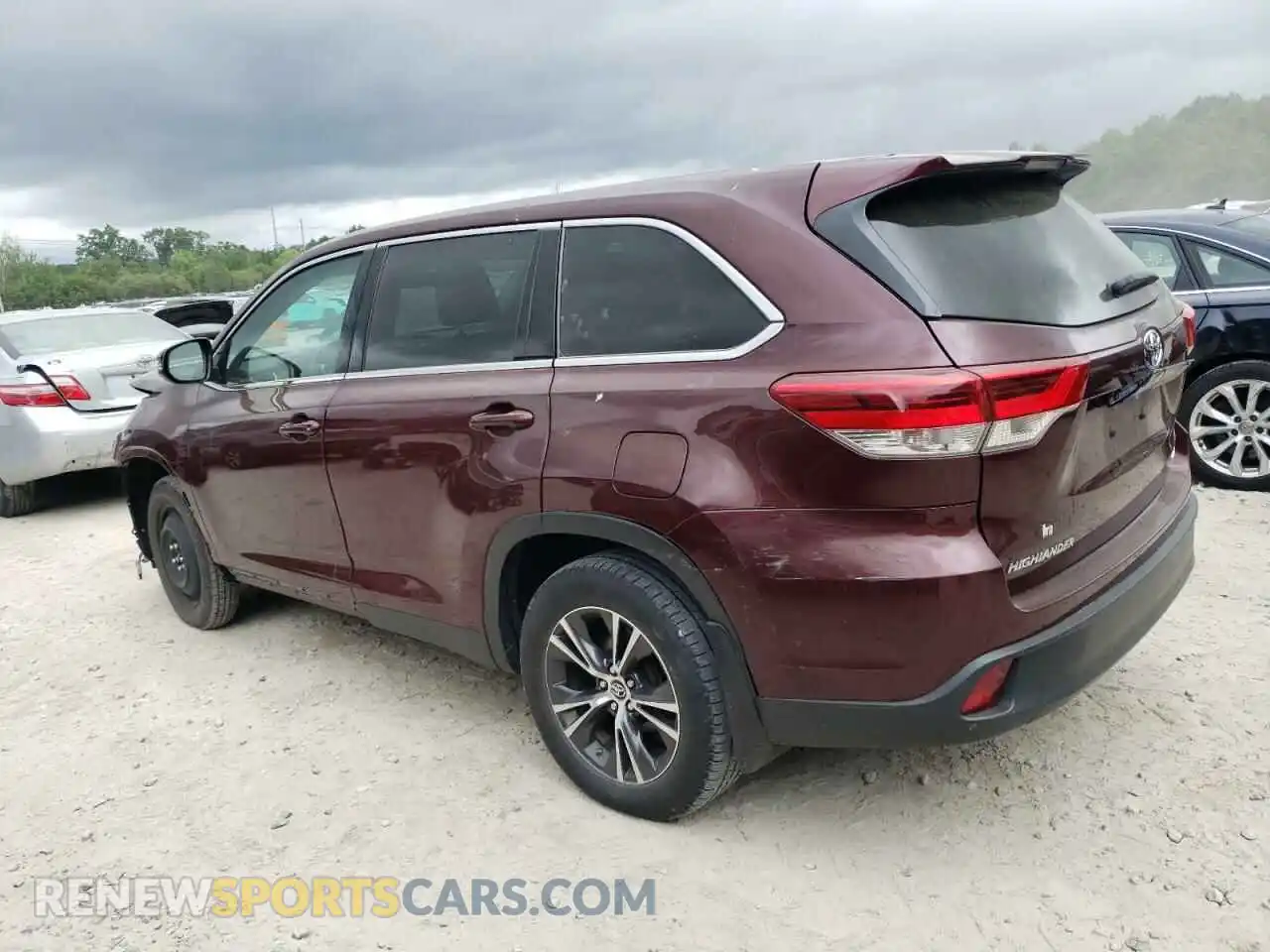 2 Photograph of a damaged car 5TDBZRFH0KS733102 TOYOTA HIGHLANDER 2019