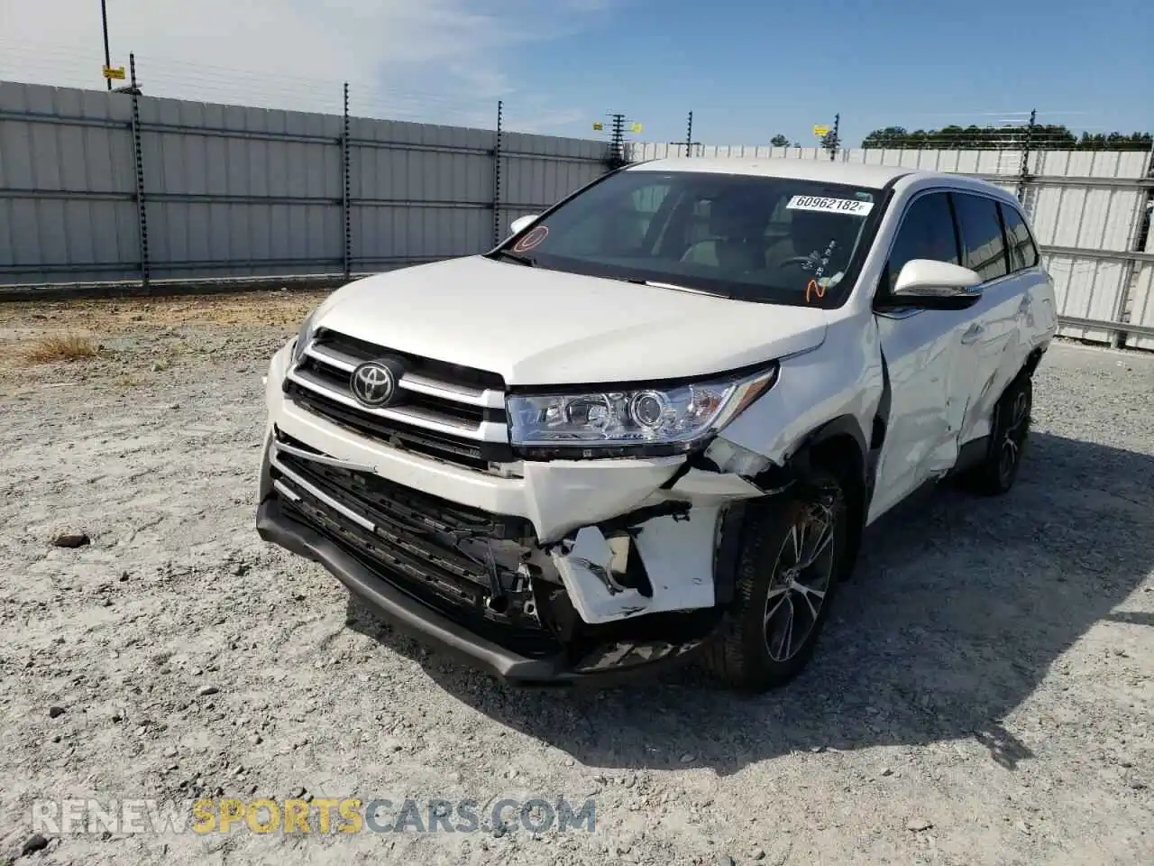 2 Photograph of a damaged car 5TDBZRFH0KS738154 TOYOTA HIGHLANDER 2019