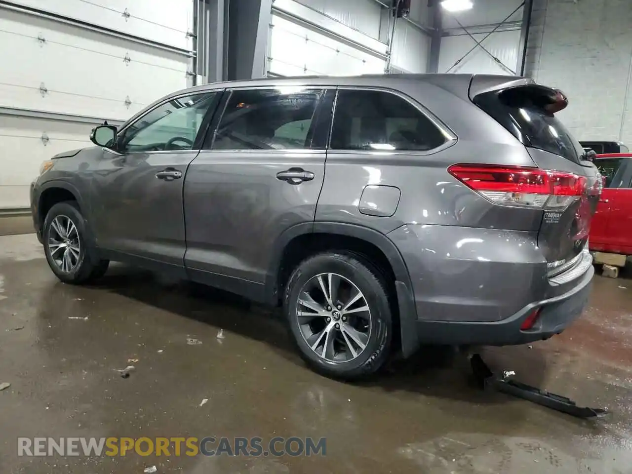 2 Photograph of a damaged car 5TDBZRFH0KS988042 TOYOTA HIGHLANDER 2019