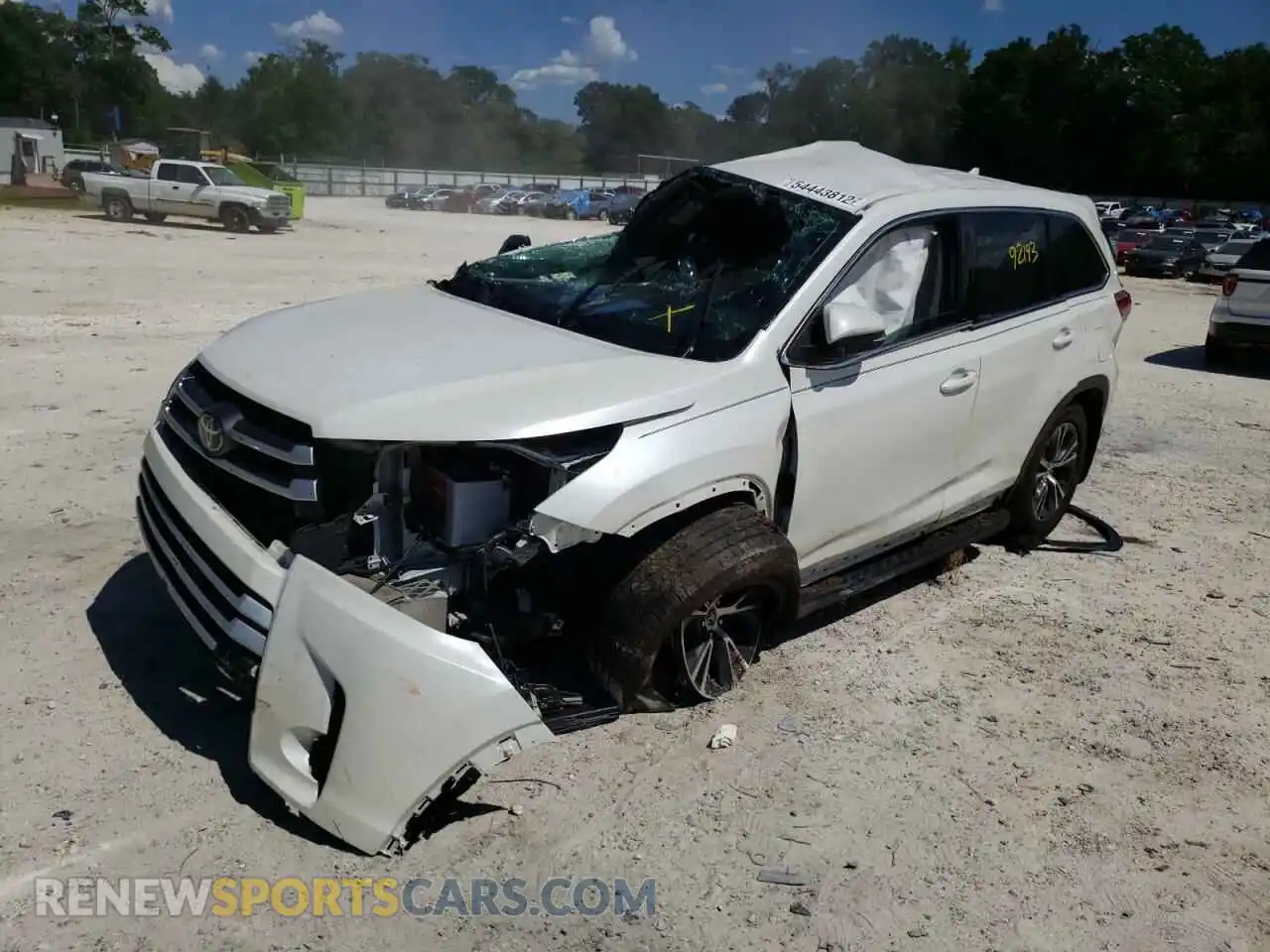 2 Photograph of a damaged car 5TDBZRFH0KS993385 TOYOTA HIGHLANDER 2019