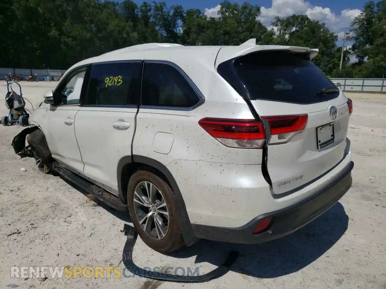 3 Photograph of a damaged car 5TDBZRFH0KS993385 TOYOTA HIGHLANDER 2019