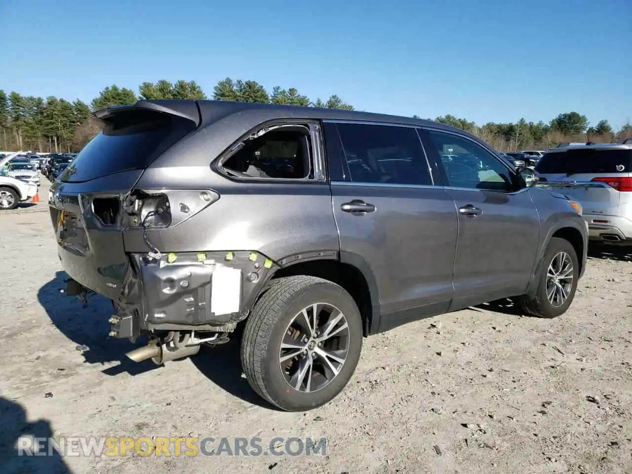 3 Photograph of a damaged car 5TDBZRFH1KS712579 TOYOTA HIGHLANDER 2019