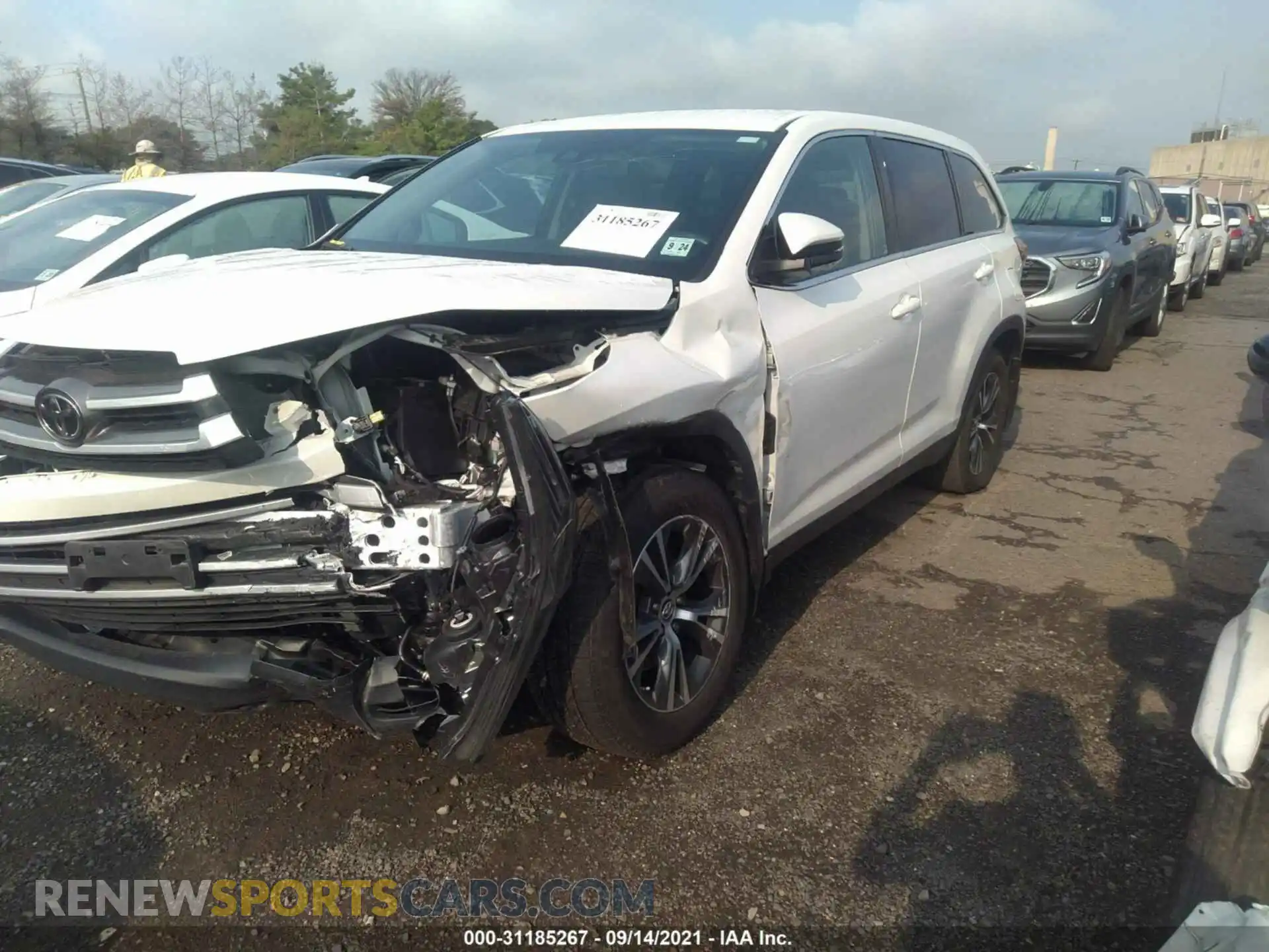 2 Photograph of a damaged car 5TDBZRFH1KS721900 TOYOTA HIGHLANDER 2019