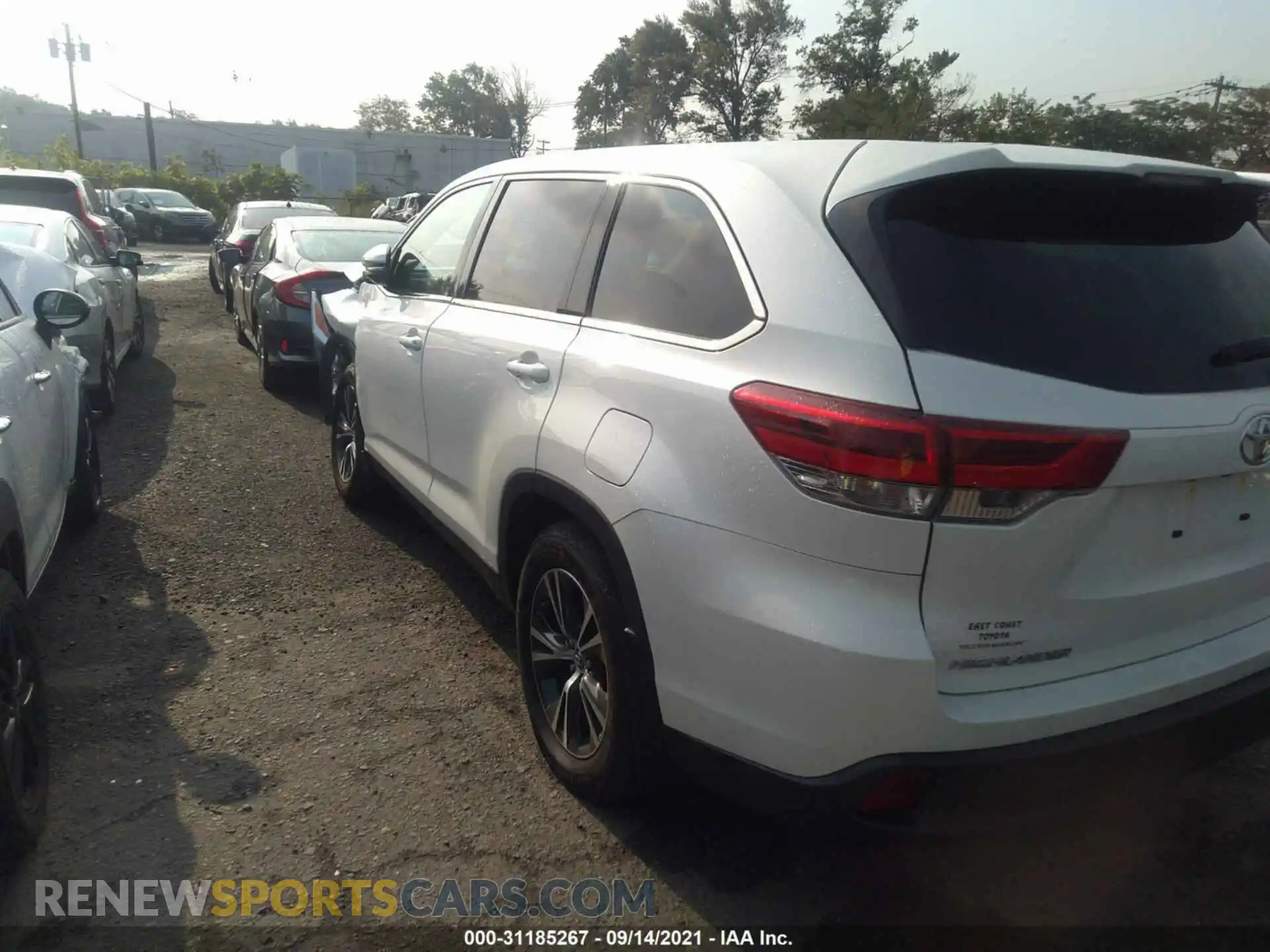 3 Photograph of a damaged car 5TDBZRFH1KS721900 TOYOTA HIGHLANDER 2019