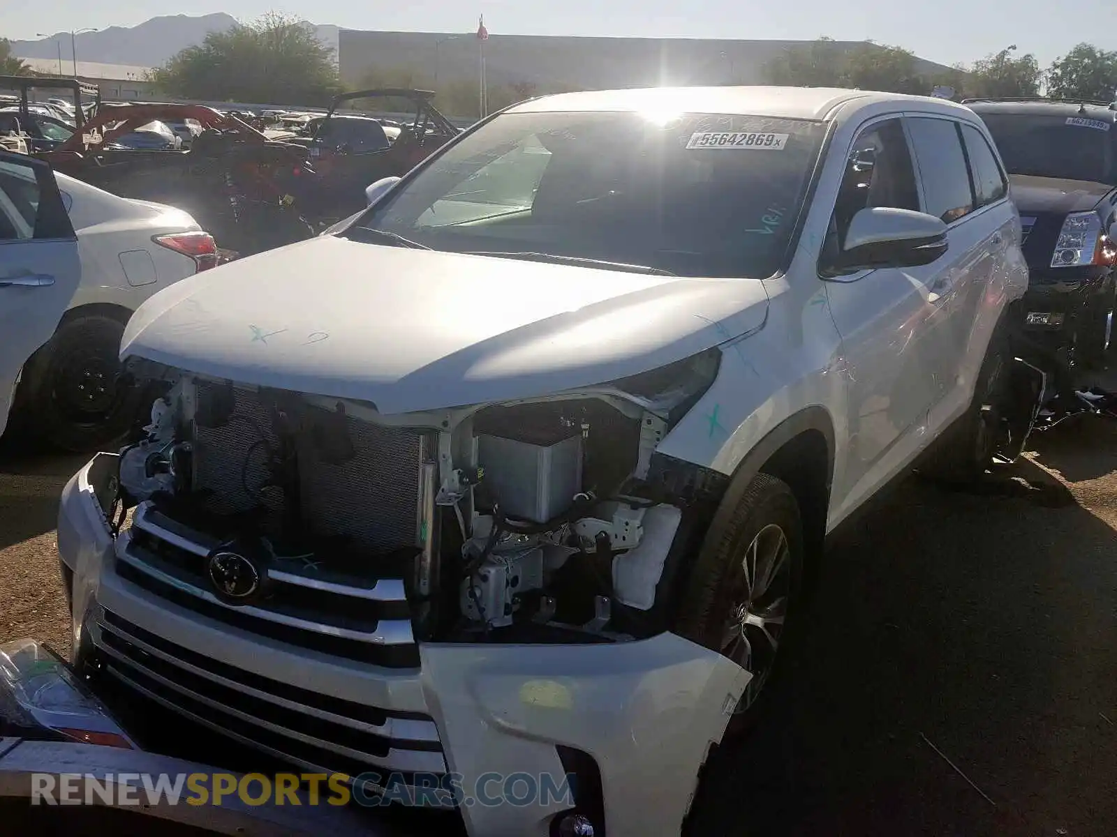 2 Photograph of a damaged car 5TDBZRFH1KS919652 TOYOTA HIGHLANDER 2019