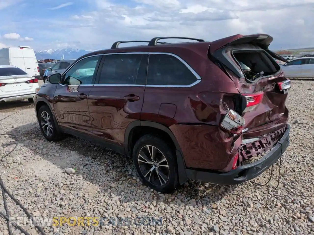2 Photograph of a damaged car 5TDBZRFH1KS957737 TOYOTA HIGHLANDER 2019