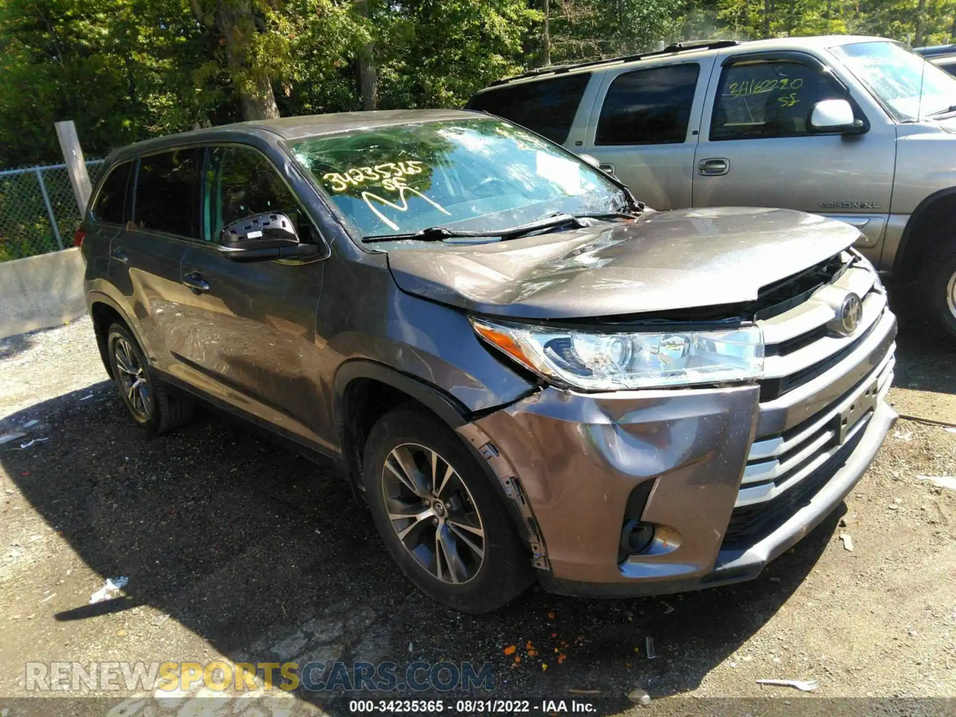 1 Photograph of a damaged car 5TDBZRFH1KS970357 TOYOTA HIGHLANDER 2019