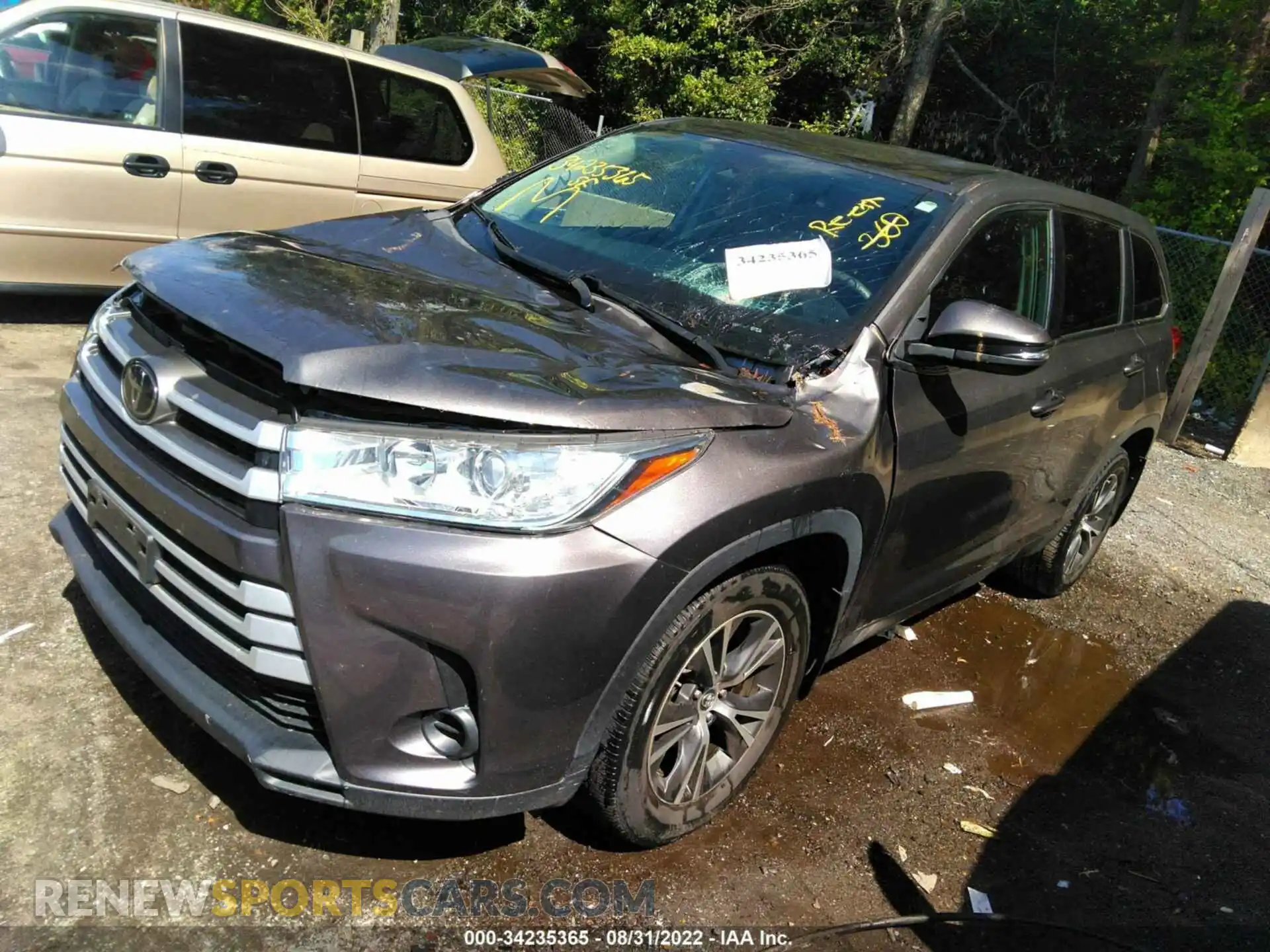 2 Photograph of a damaged car 5TDBZRFH1KS970357 TOYOTA HIGHLANDER 2019