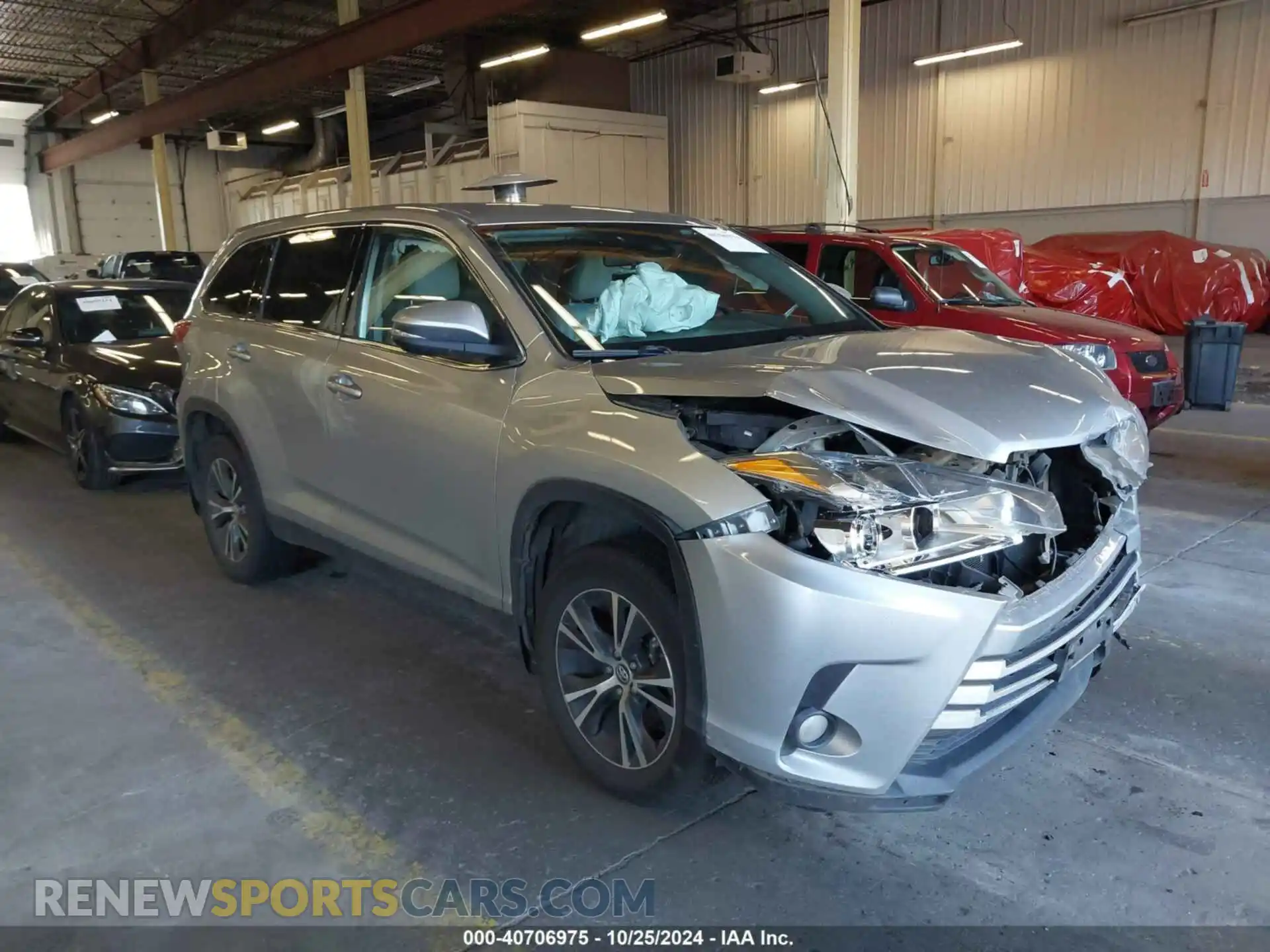 1 Photograph of a damaged car 5TDBZRFH2KS717533 TOYOTA HIGHLANDER 2019
