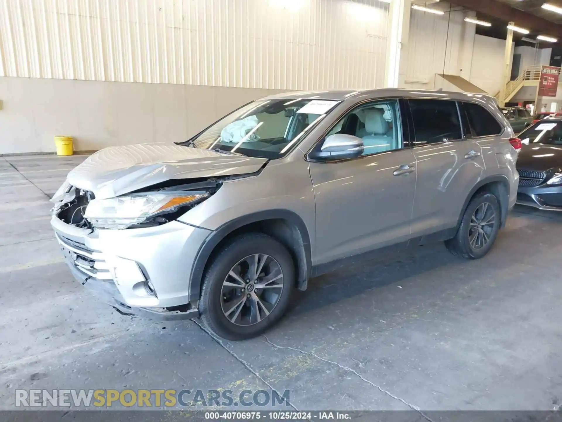 2 Photograph of a damaged car 5TDBZRFH2KS717533 TOYOTA HIGHLANDER 2019
