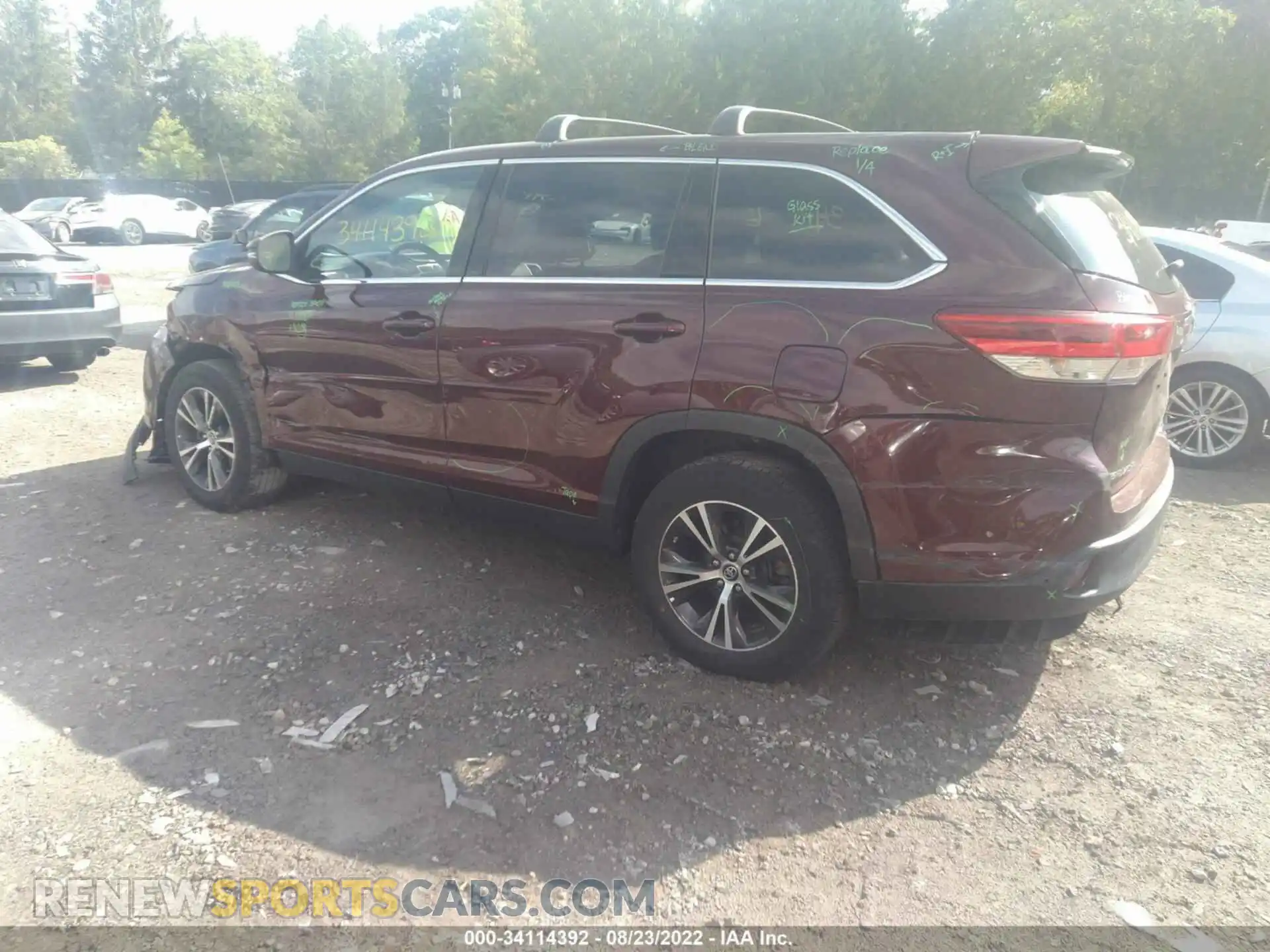 3 Photograph of a damaged car 5TDBZRFH2KS720500 TOYOTA HIGHLANDER 2019