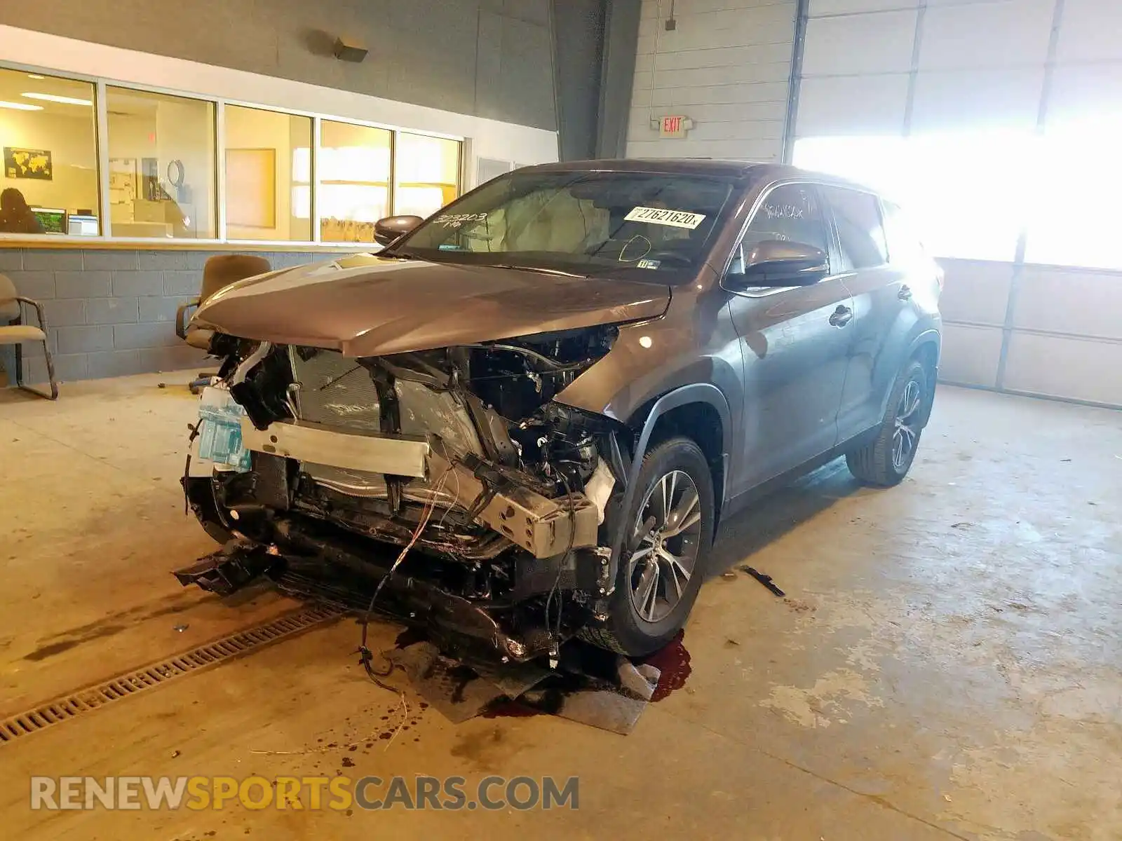 2 Photograph of a damaged car 5TDBZRFH2KS724787 TOYOTA HIGHLANDER 2019