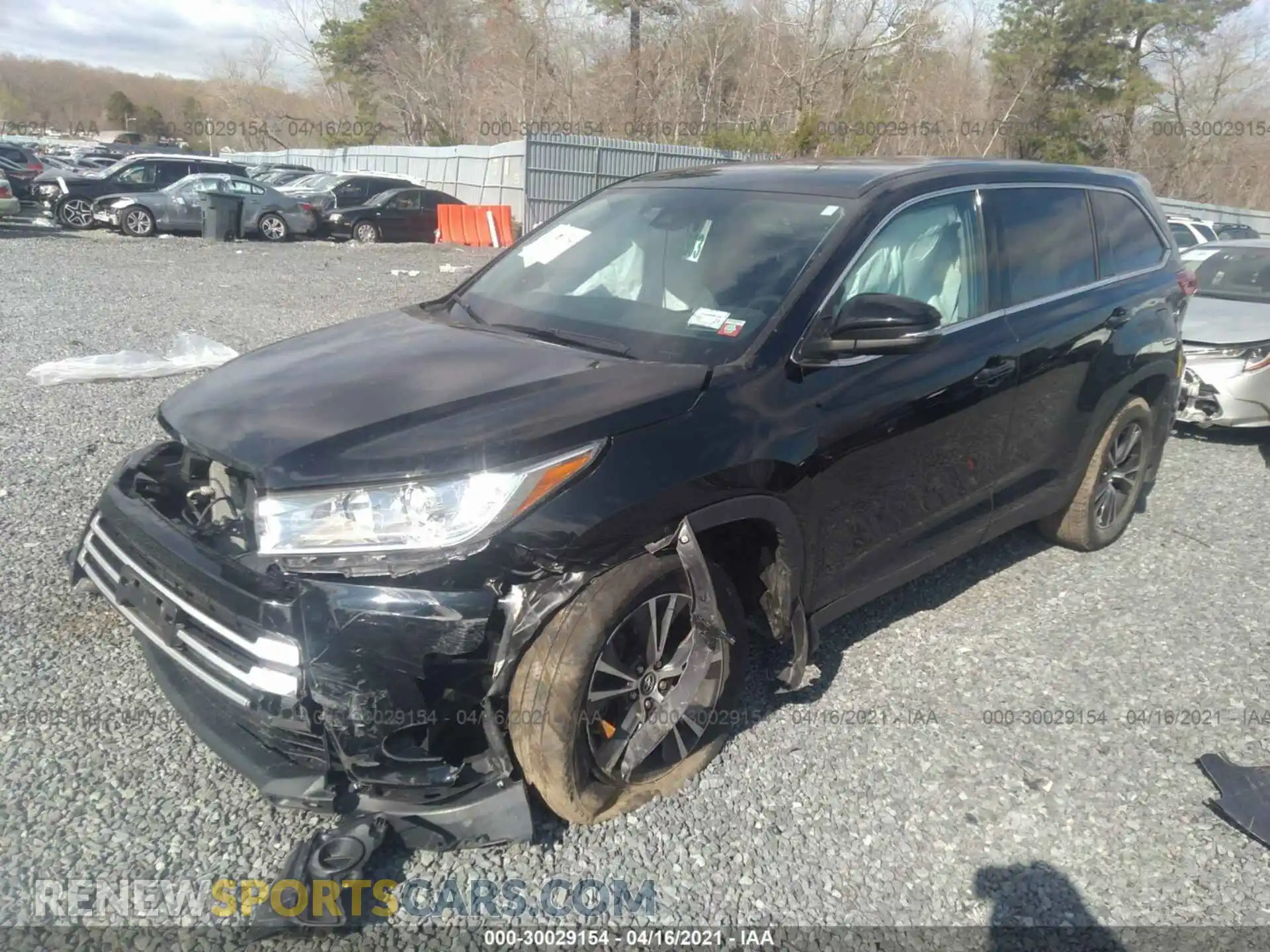 2 Photograph of a damaged car 5TDBZRFH2KS729035 TOYOTA HIGHLANDER 2019