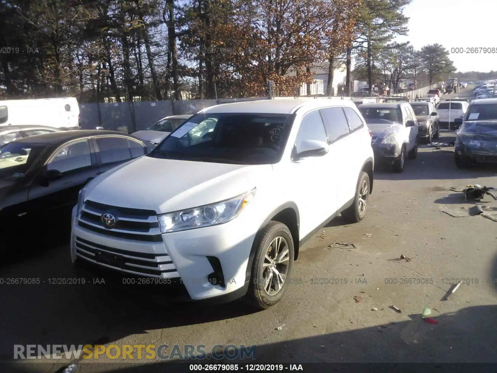 2 Photograph of a damaged car 5TDBZRFH2KS735966 TOYOTA HIGHLANDER 2019