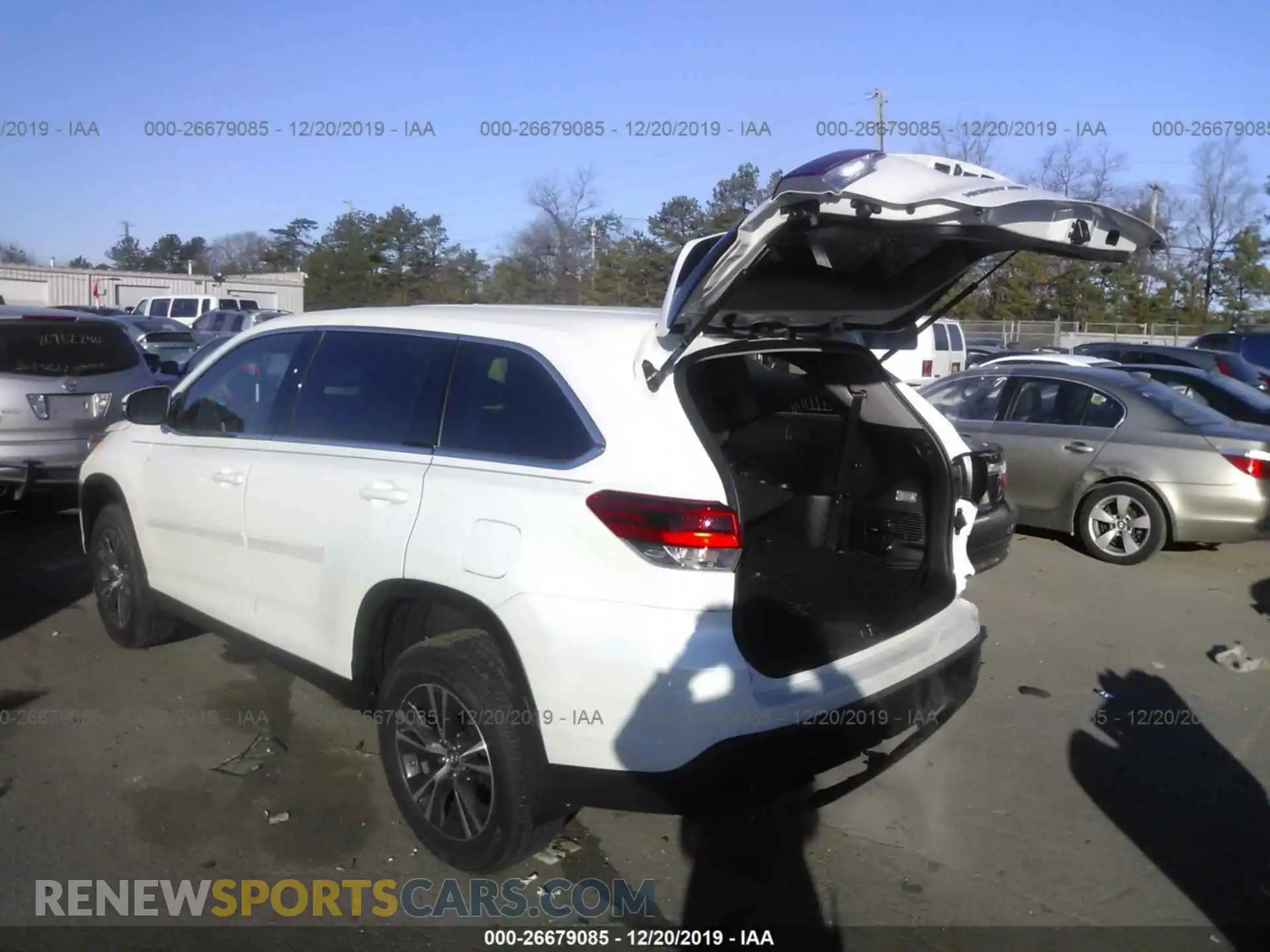 3 Photograph of a damaged car 5TDBZRFH2KS735966 TOYOTA HIGHLANDER 2019