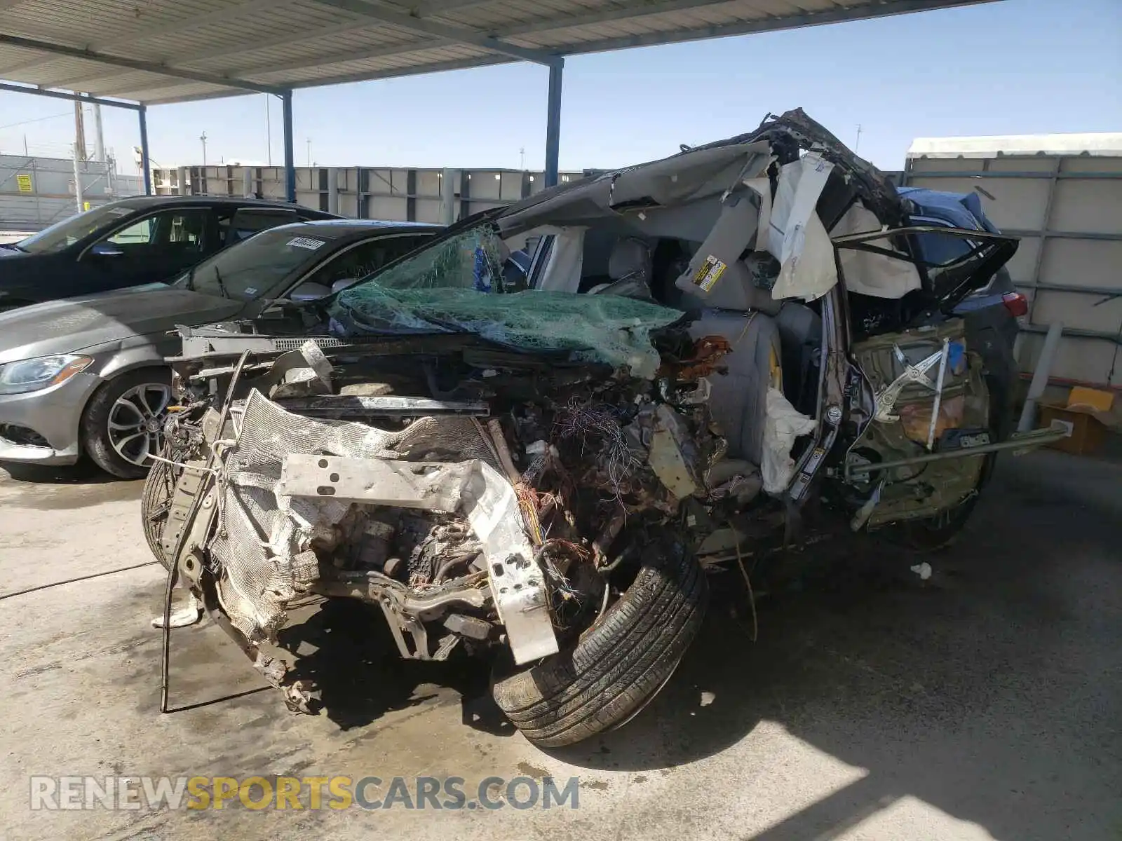 2 Photograph of a damaged car 5TDBZRFH2KS746305 TOYOTA HIGHLANDER 2019