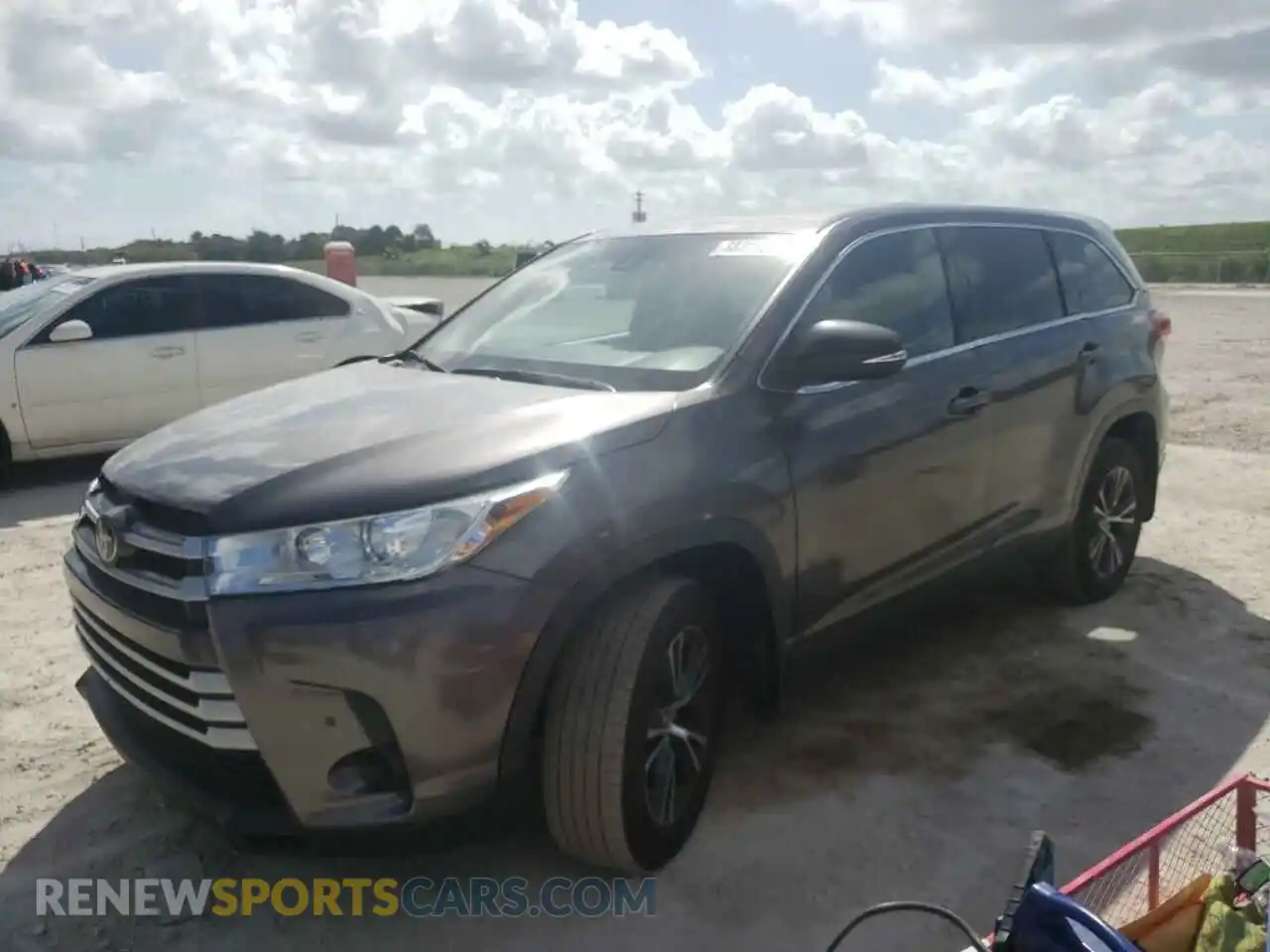 2 fotografías del automóvil dañado 5TDBZRFH2KS936623 TOYOTA HIGHLANDER 2019