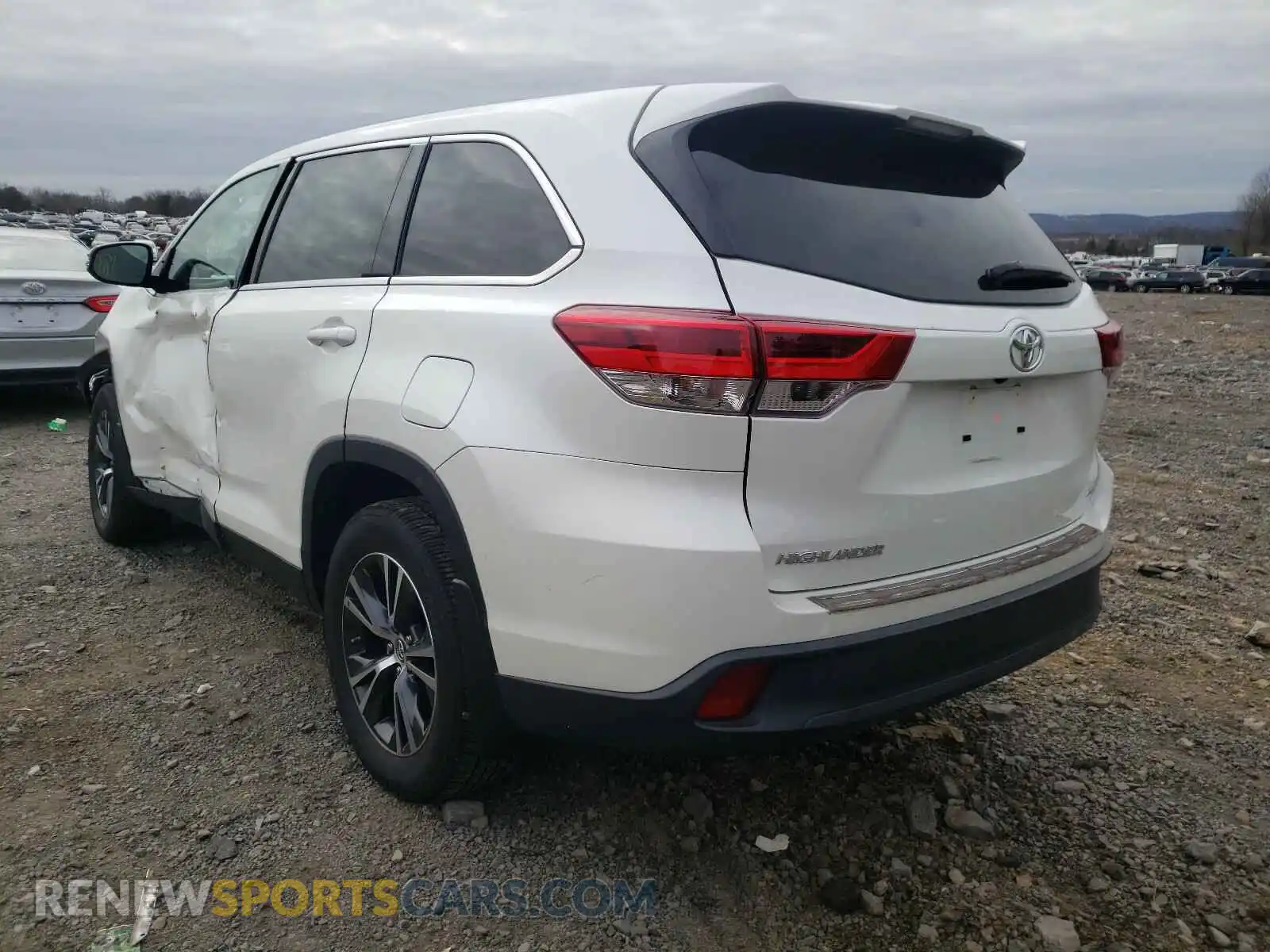3 Photograph of a damaged car 5TDBZRFH2KS942616 TOYOTA HIGHLANDER 2019