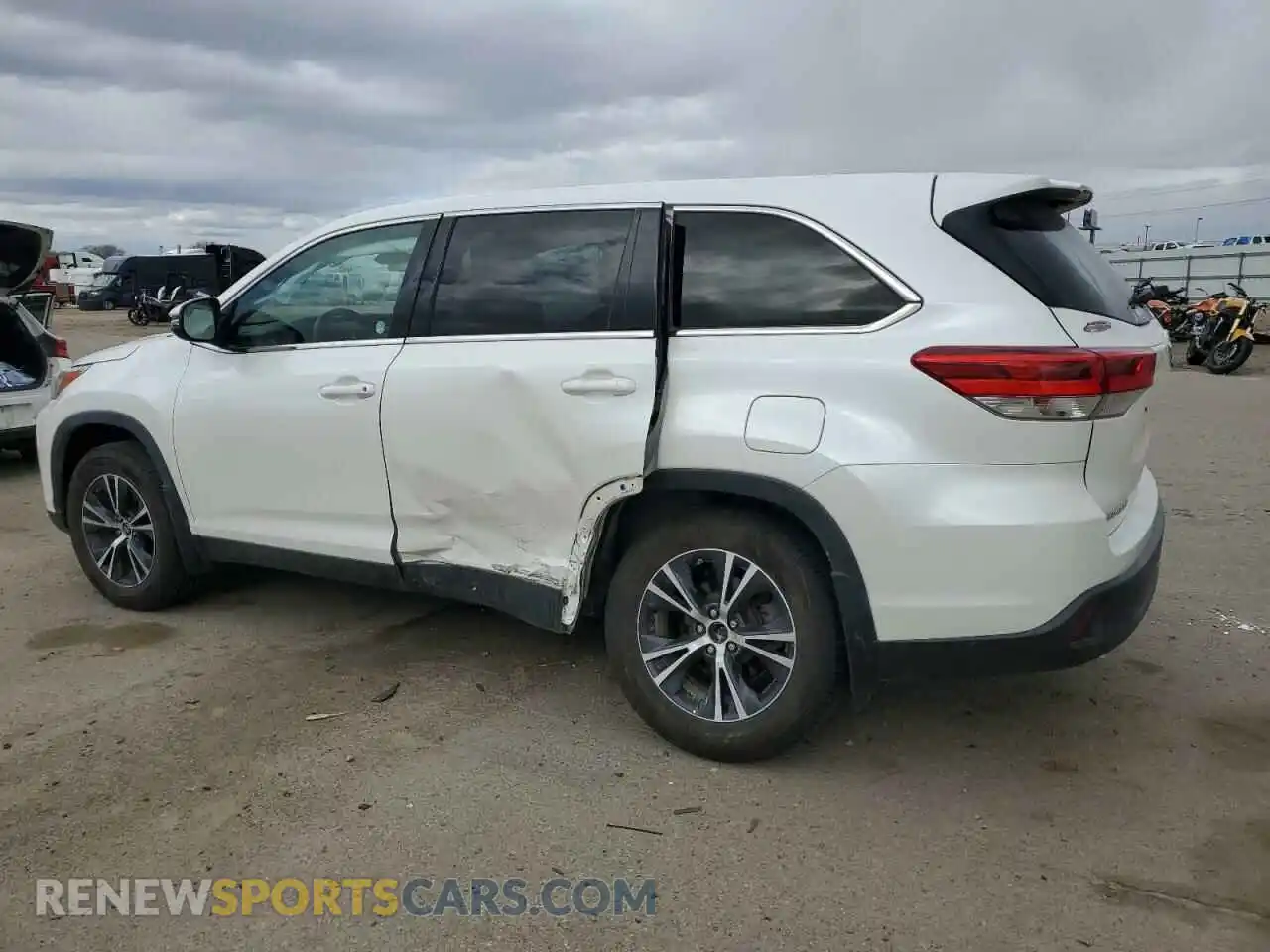 2 Photograph of a damaged car 5TDBZRFH2KS981335 TOYOTA HIGHLANDER 2019