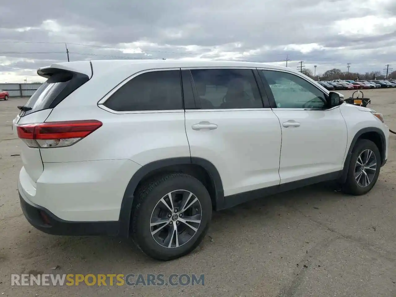 3 Photograph of a damaged car 5TDBZRFH2KS981335 TOYOTA HIGHLANDER 2019