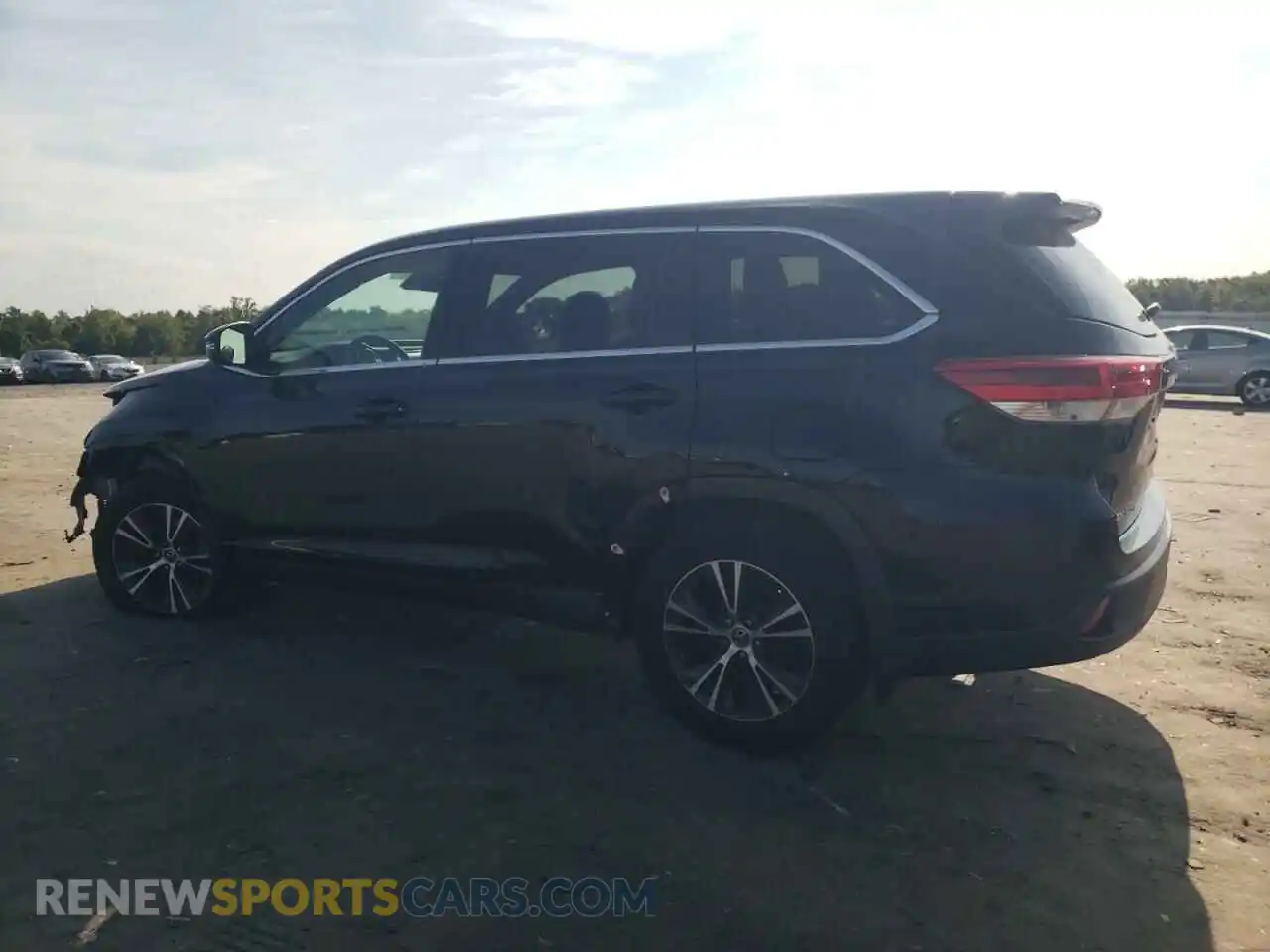 2 Photograph of a damaged car 5TDBZRFH2KS983926 TOYOTA HIGHLANDER 2019