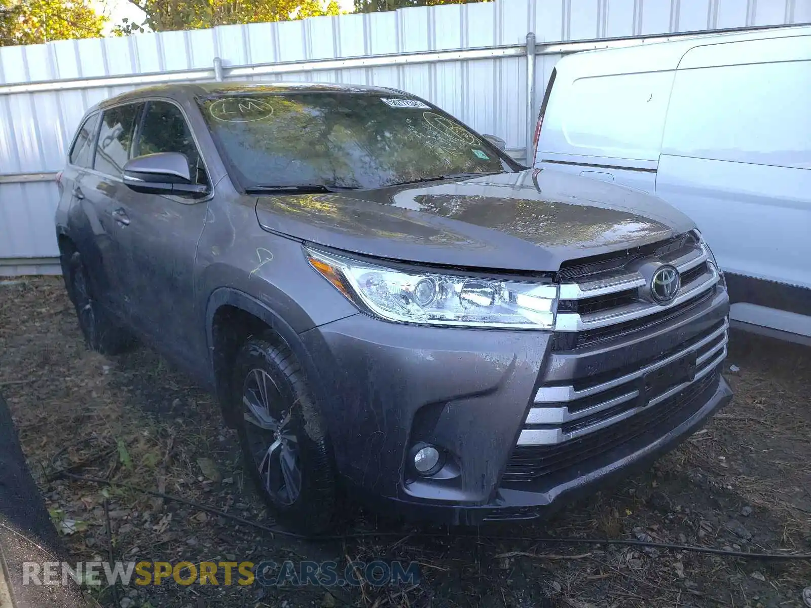 1 Photograph of a damaged car 5TDBZRFH3KS701275 TOYOTA HIGHLANDER 2019