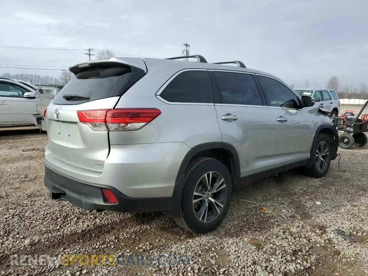 3 Photograph of a damaged car 5TDBZRFH3KS742747 TOYOTA HIGHLANDER 2019