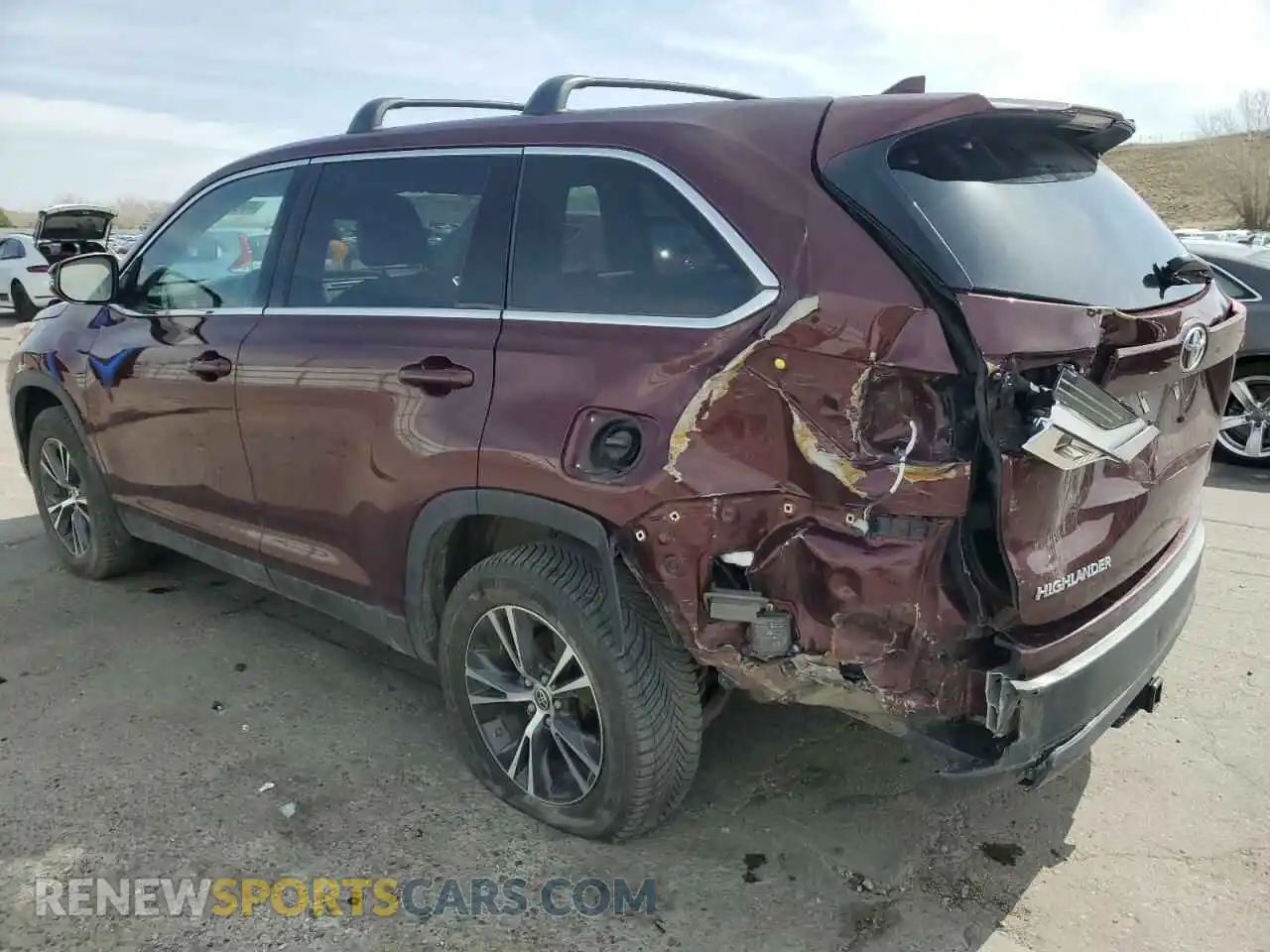 2 Photograph of a damaged car 5TDBZRFH3KS746281 TOYOTA HIGHLANDER 2019