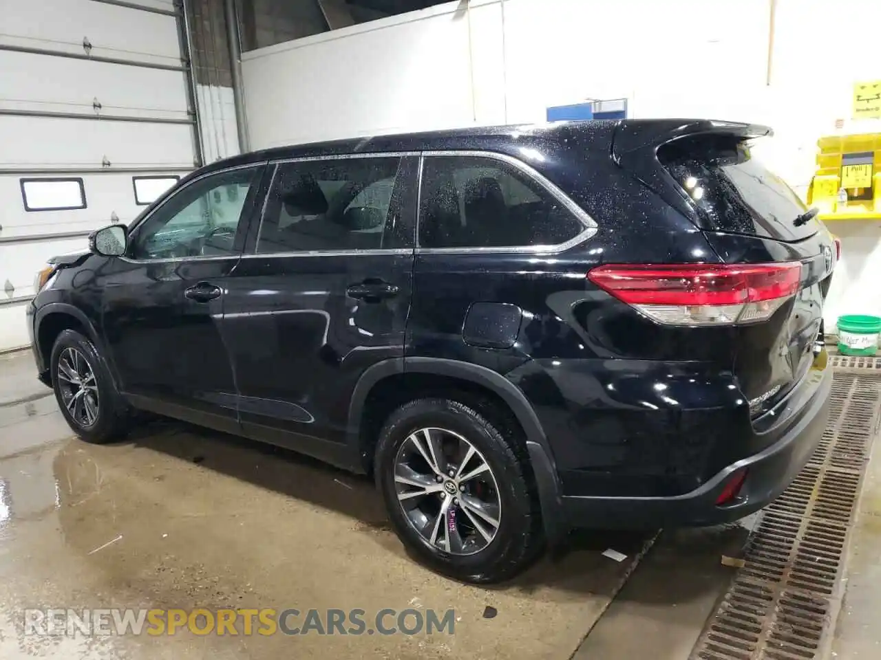 2 Photograph of a damaged car 5TDBZRFH3KS963541 TOYOTA HIGHLANDER 2019