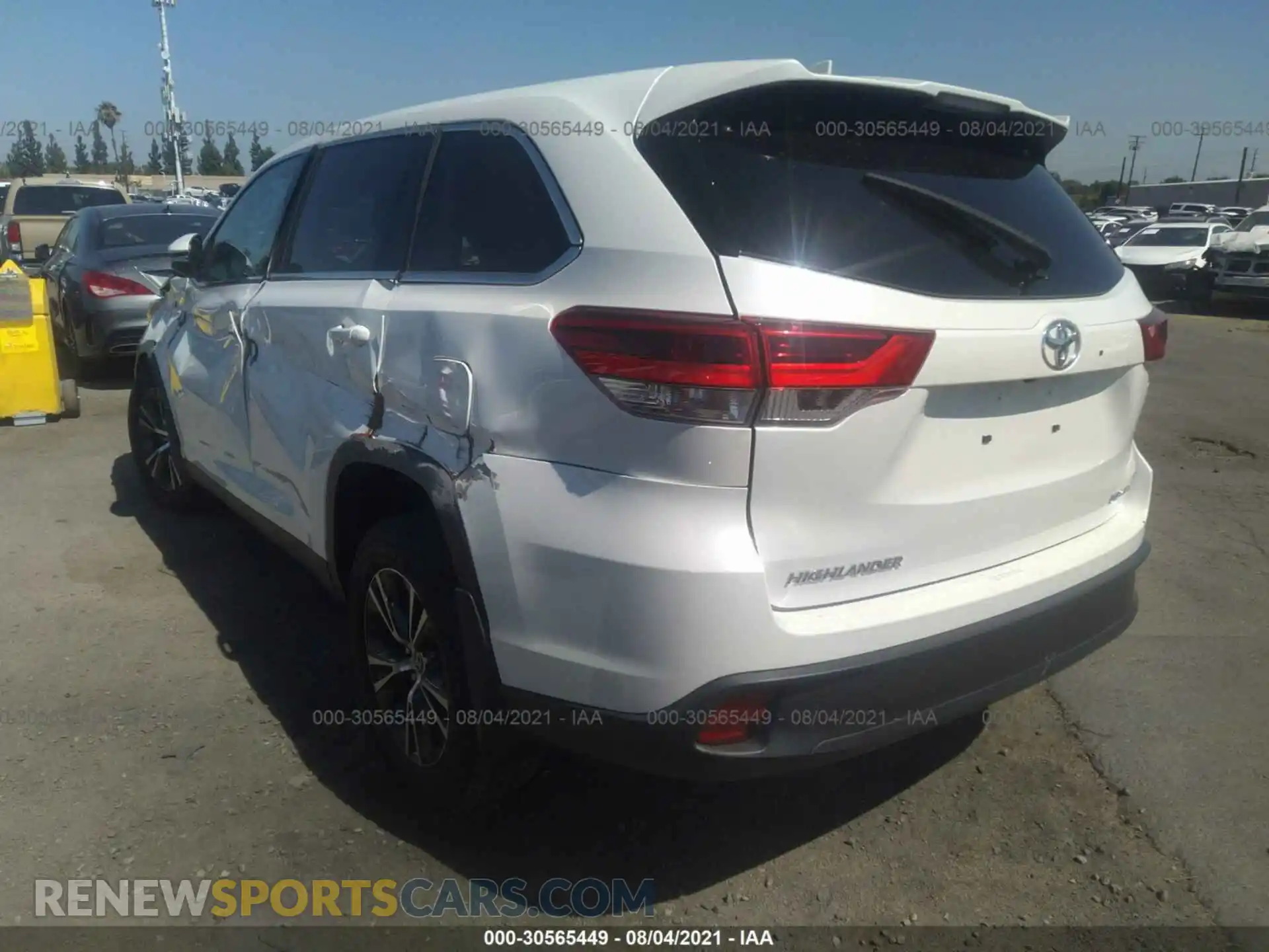 3 Photograph of a damaged car 5TDBZRFH3KS967721 TOYOTA HIGHLANDER 2019