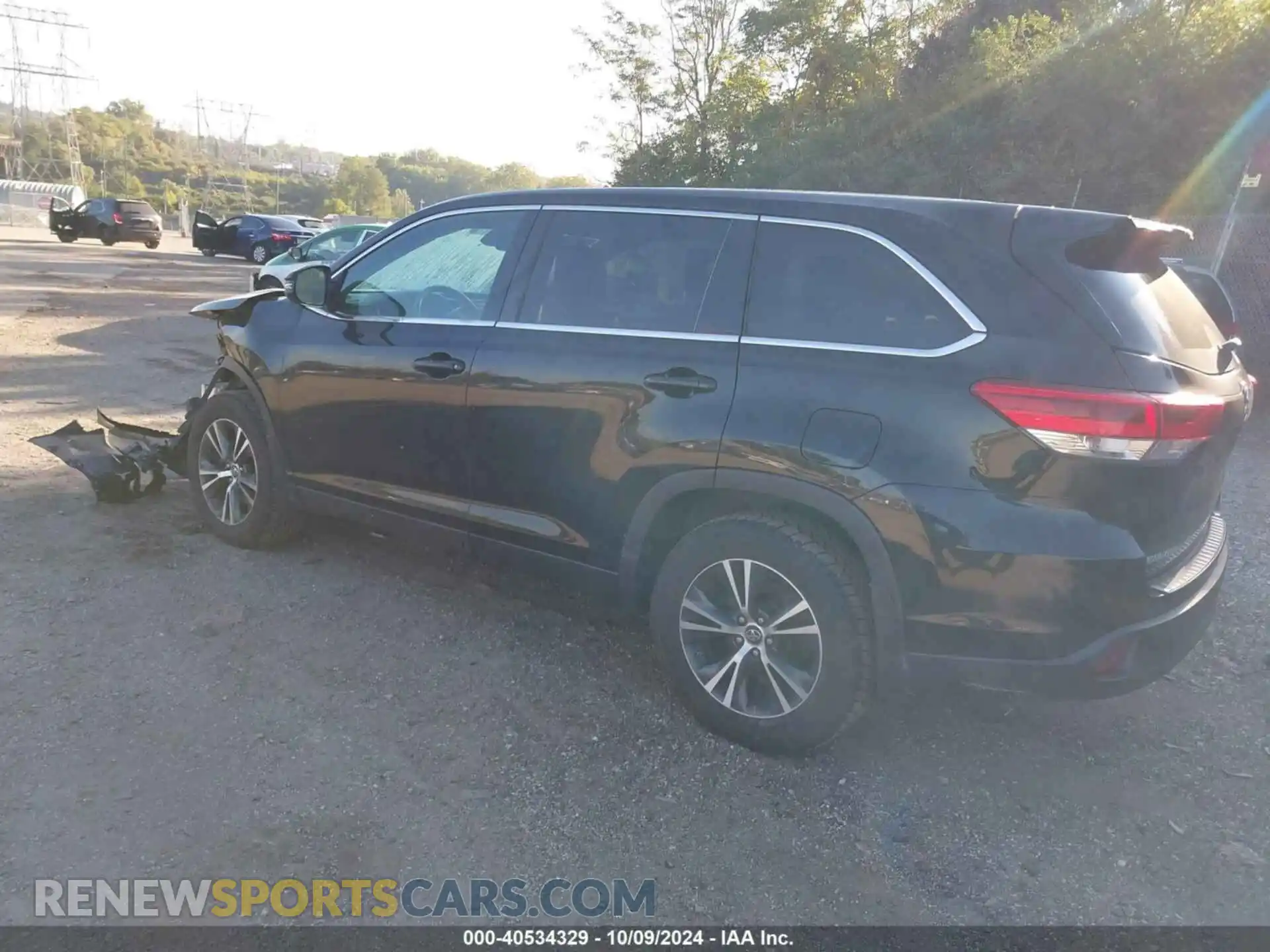 3 Photograph of a damaged car 5TDBZRFH3KS974880 TOYOTA HIGHLANDER 2019