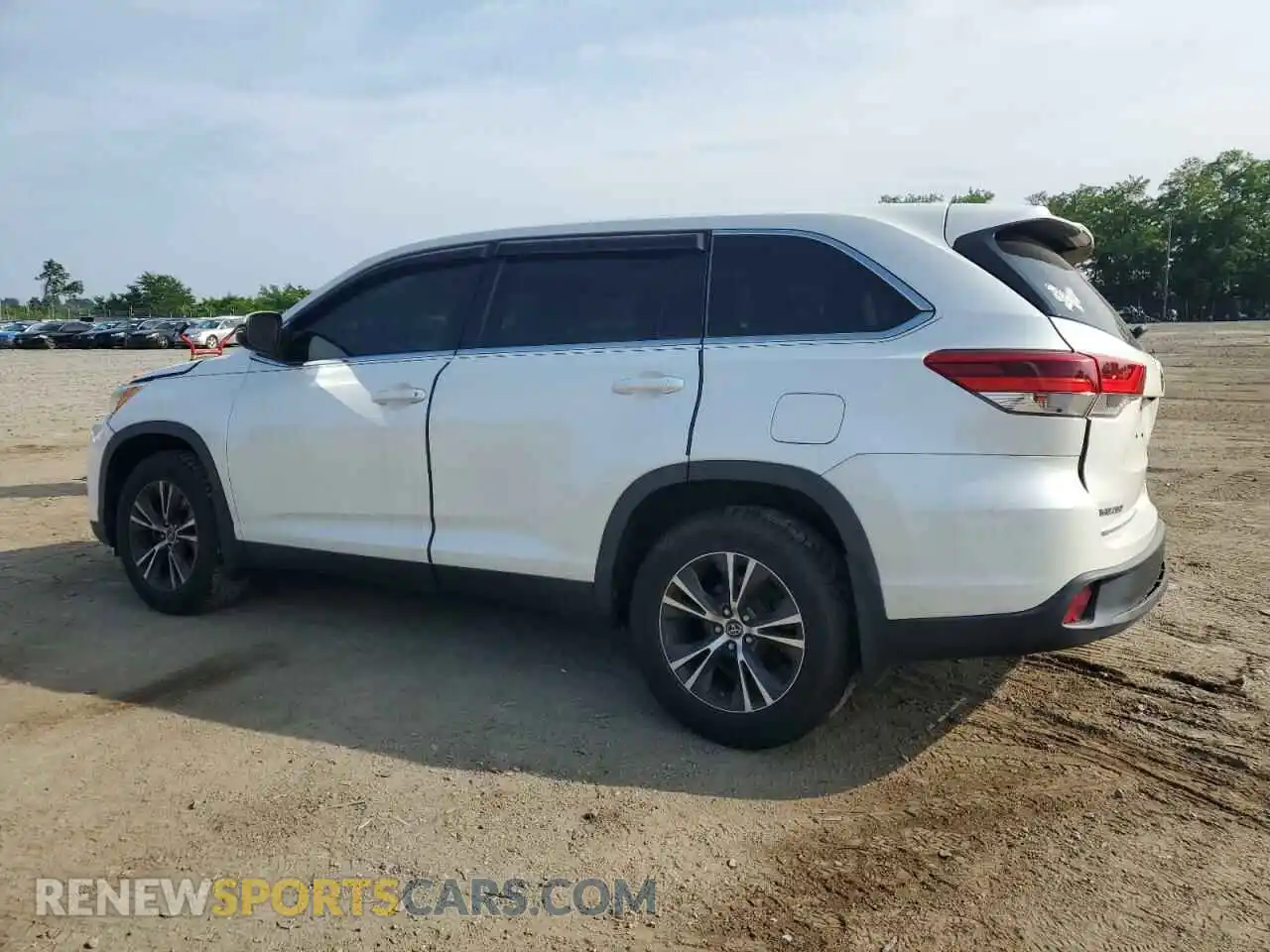 2 Photograph of a damaged car 5TDBZRFH4KS703228 TOYOTA HIGHLANDER 2019