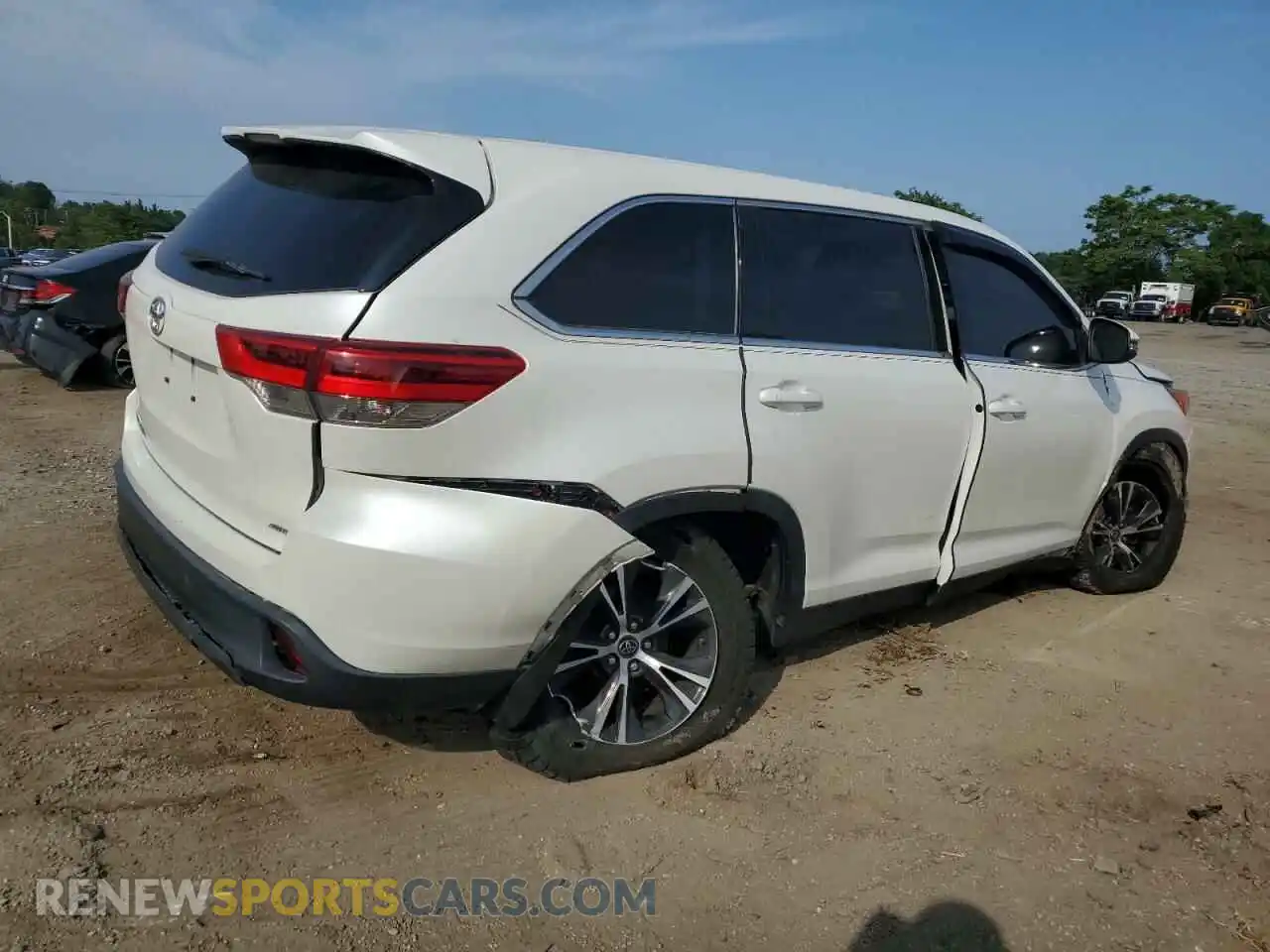 3 Photograph of a damaged car 5TDBZRFH4KS703228 TOYOTA HIGHLANDER 2019