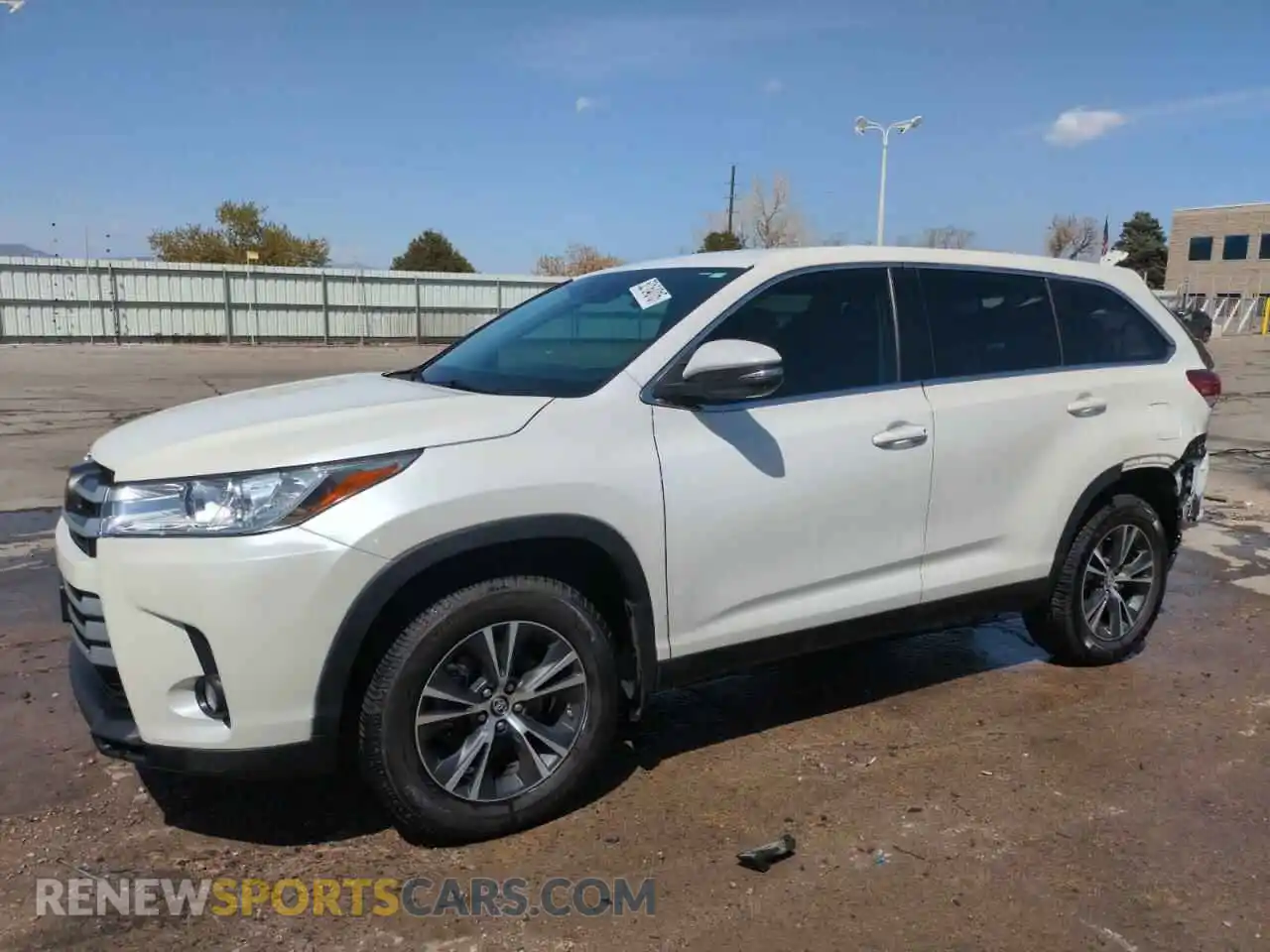 1 Photograph of a damaged car 5TDBZRFH4KS730588 TOYOTA HIGHLANDER 2019