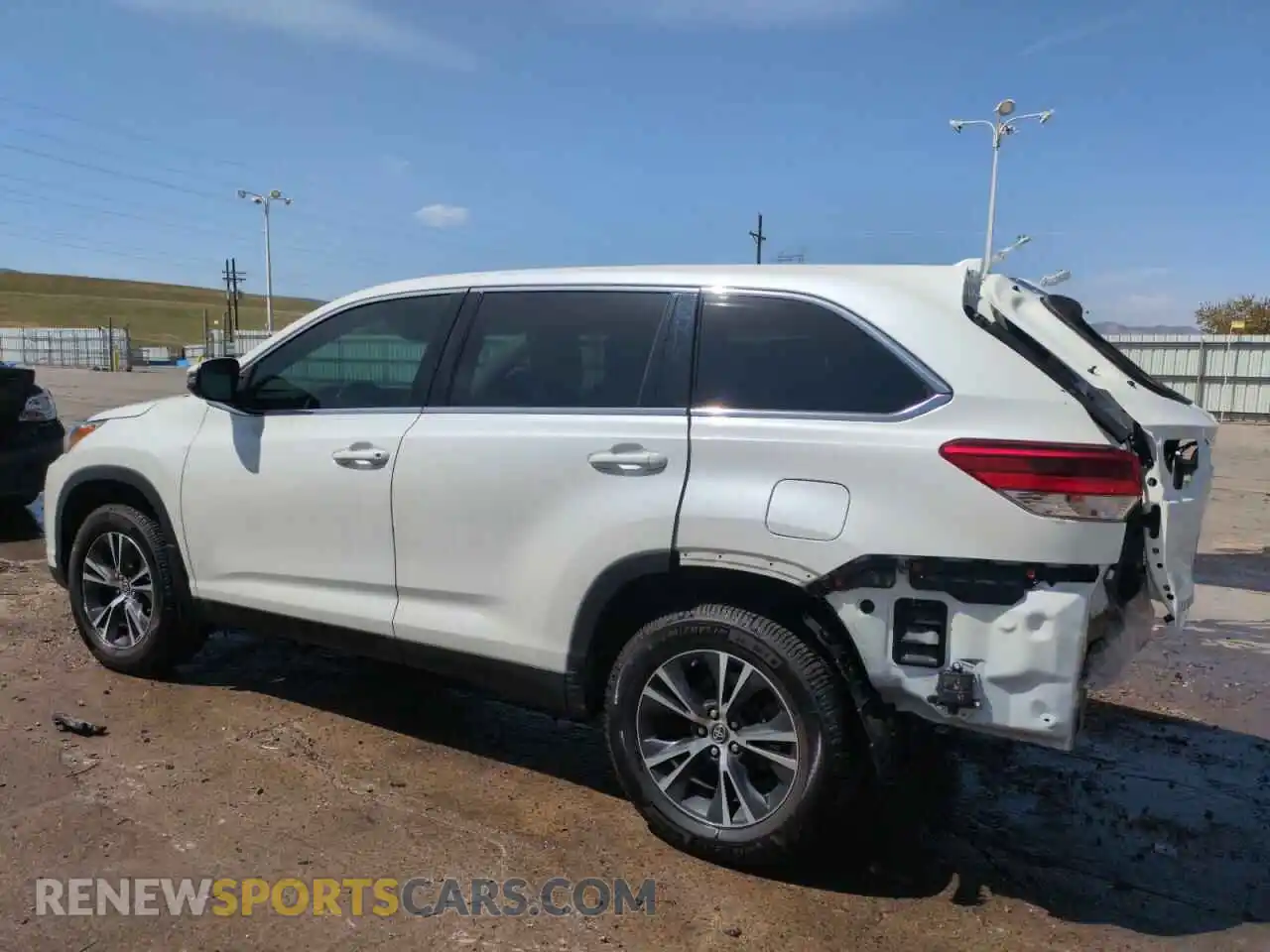 2 Photograph of a damaged car 5TDBZRFH4KS730588 TOYOTA HIGHLANDER 2019