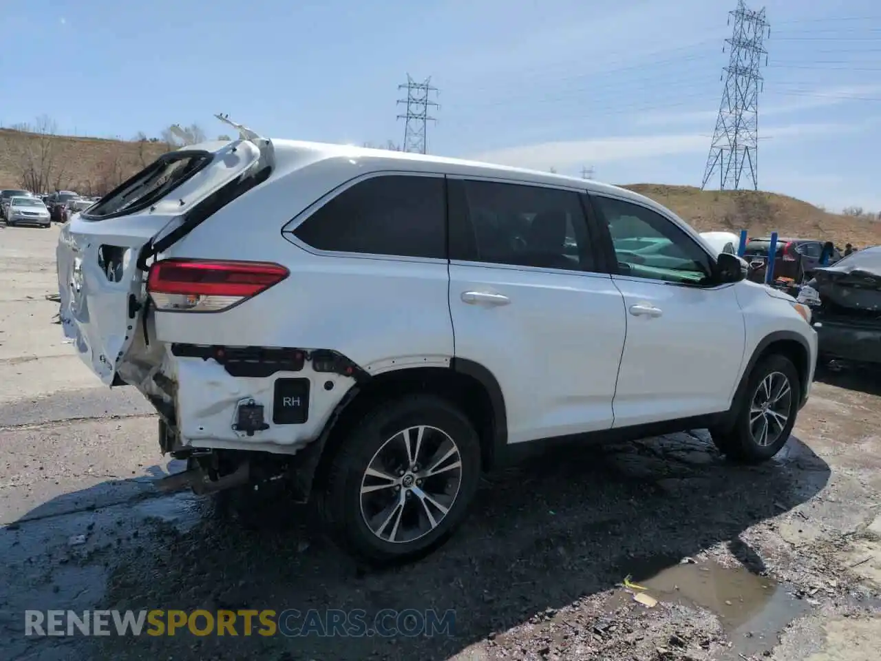 3 Photograph of a damaged car 5TDBZRFH4KS730588 TOYOTA HIGHLANDER 2019
