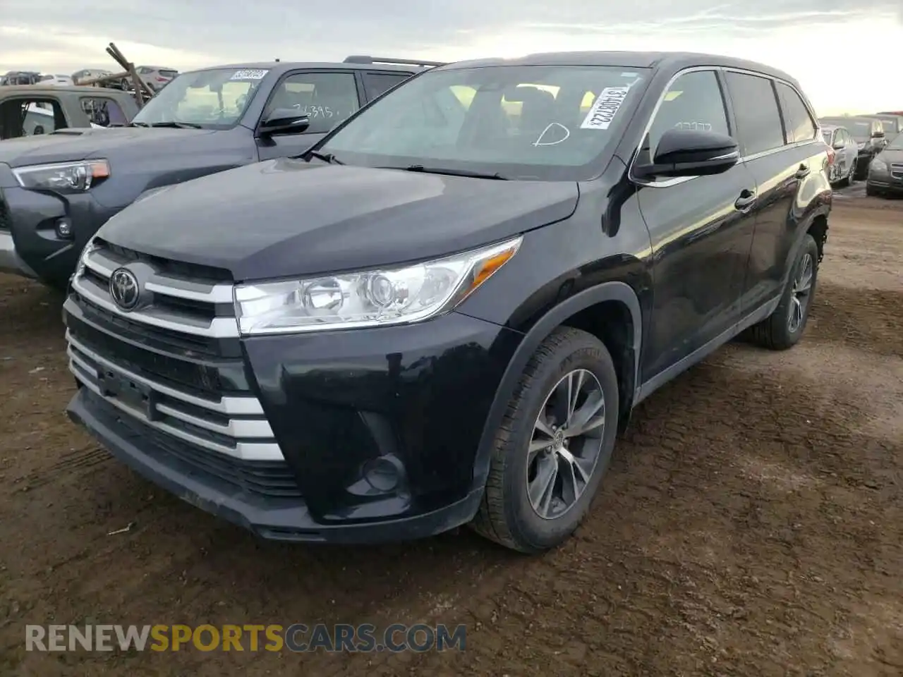 2 Photograph of a damaged car 5TDBZRFH4KS983300 TOYOTA HIGHLANDER 2019