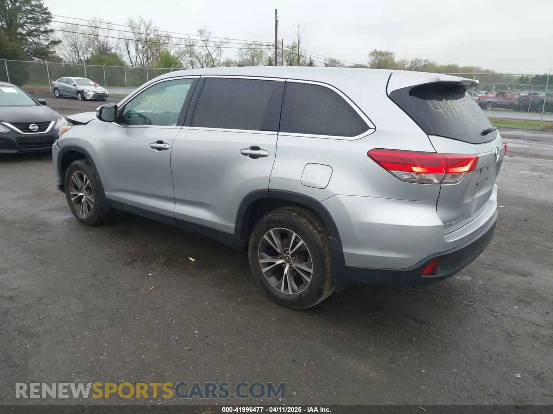 3 Photograph of a damaged car 5TDBZRFH4KS997648 TOYOTA HIGHLANDER 2019