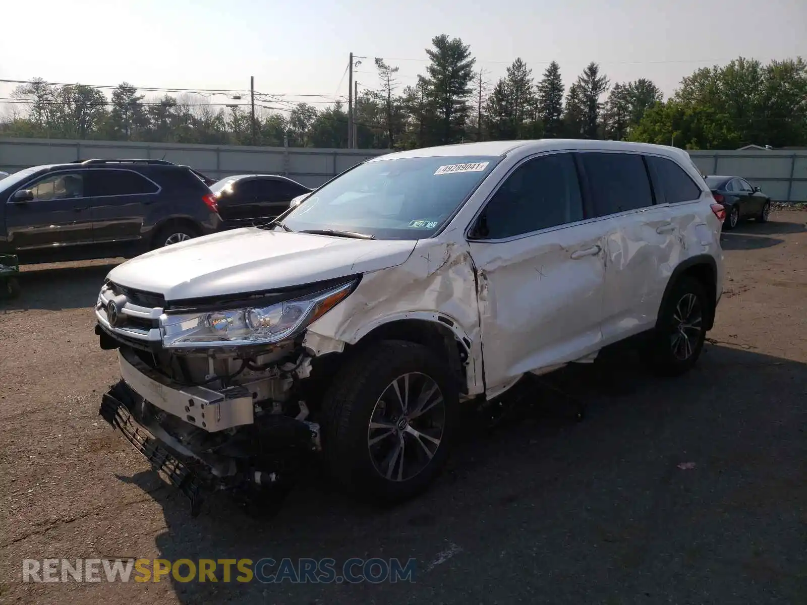 2 Photograph of a damaged car 5TDBZRFH5KS737100 TOYOTA HIGHLANDER 2019
