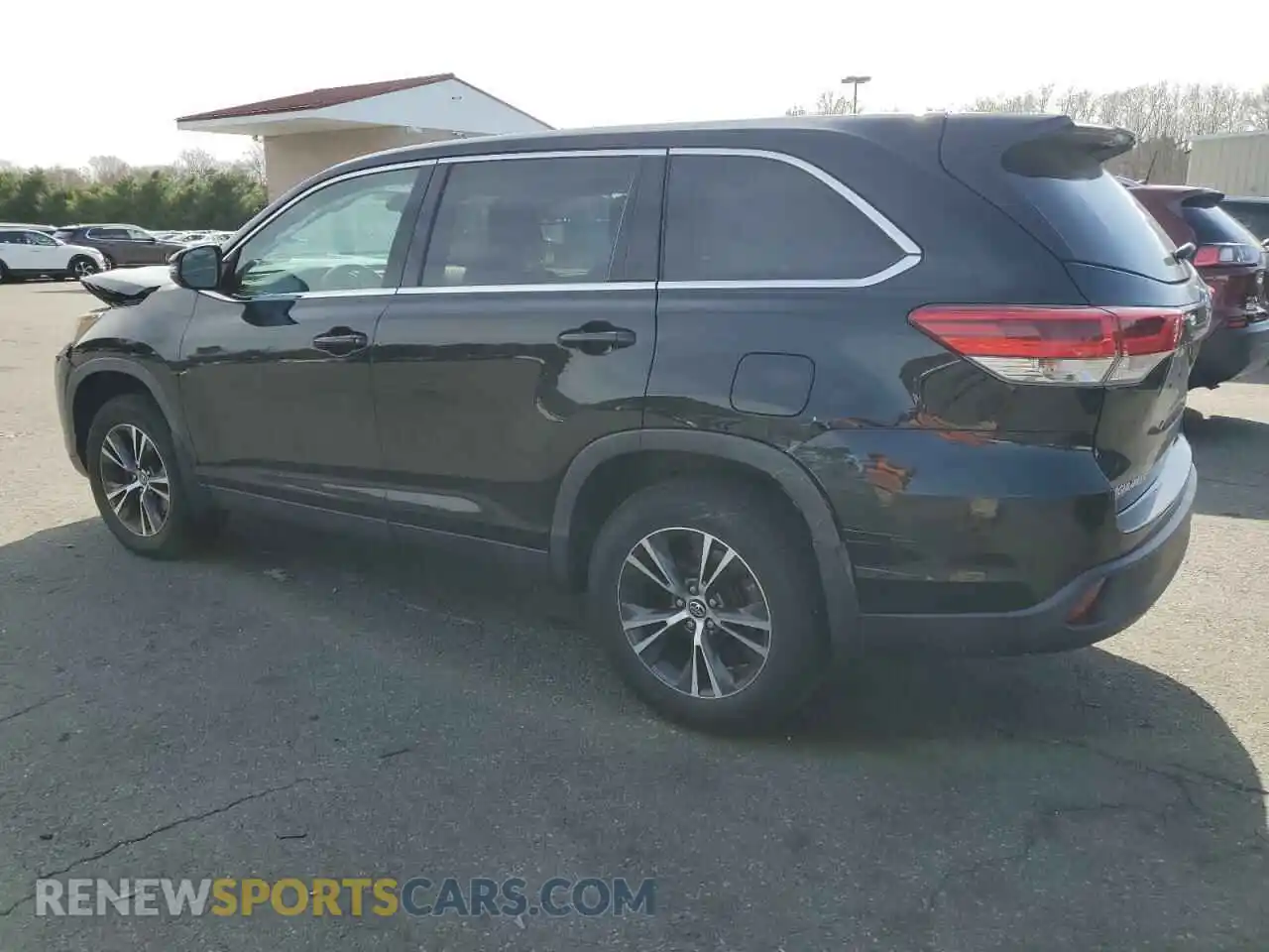2 Photograph of a damaged car 5TDBZRFH5KS739042 TOYOTA HIGHLANDER 2019