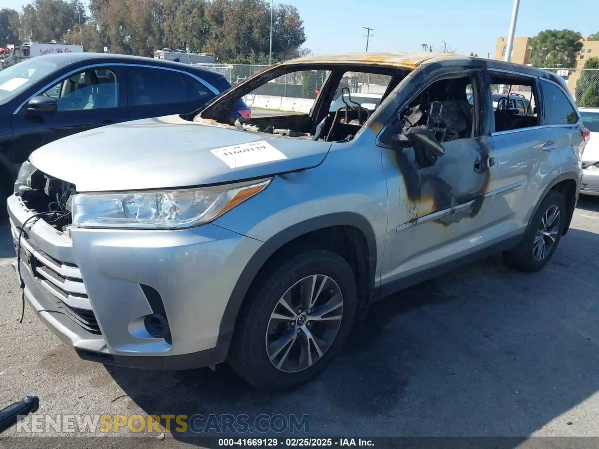 2 Photograph of a damaged car 5TDBZRFH5KS916530 TOYOTA HIGHLANDER 2019