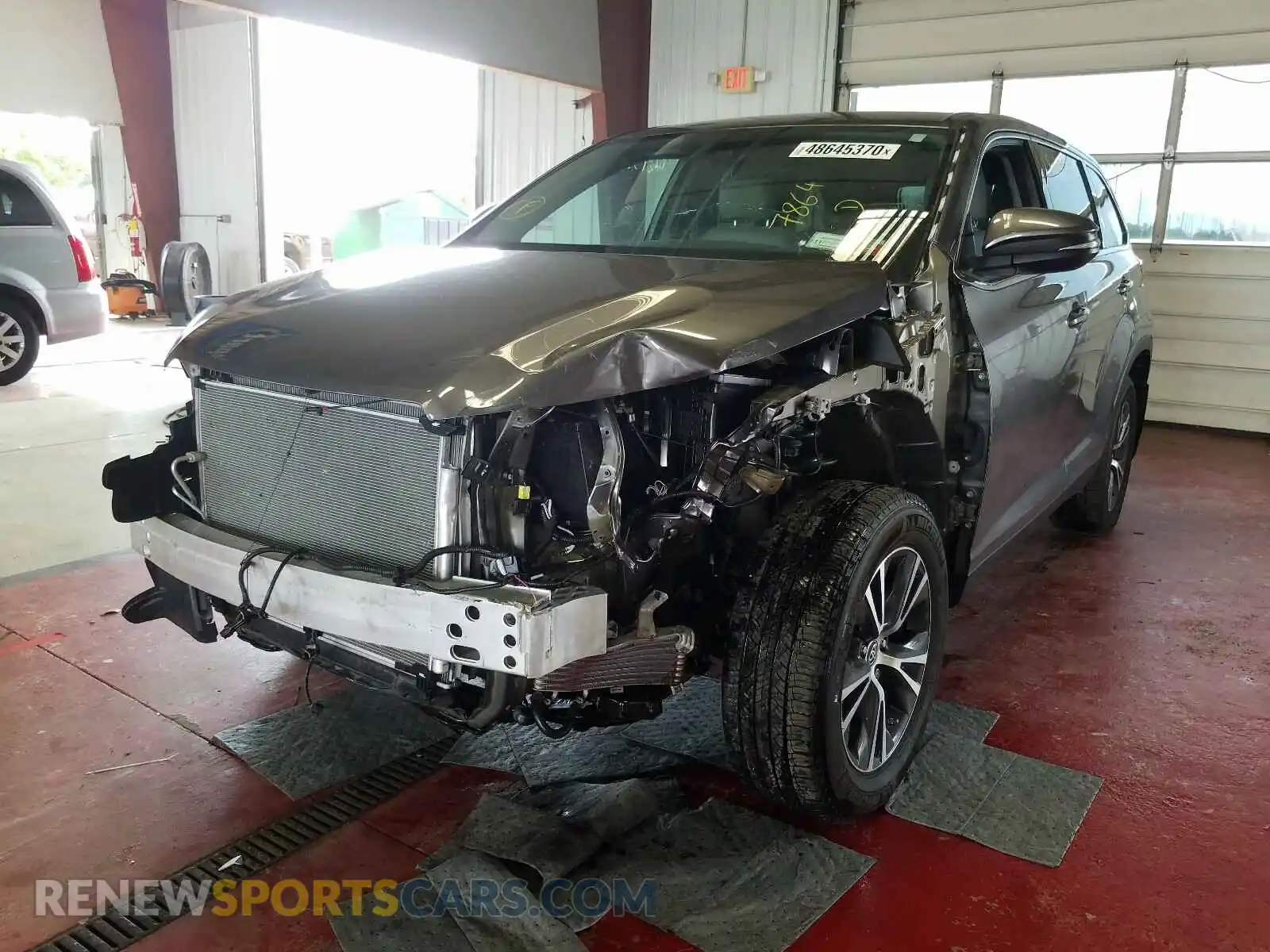 2 Photograph of a damaged car 5TDBZRFH5KS928029 TOYOTA HIGHLANDER 2019