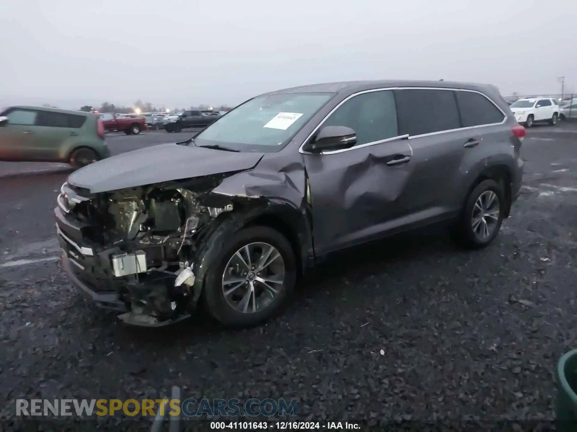 2 Photograph of a damaged car 5TDBZRFH5KS945493 TOYOTA HIGHLANDER 2019