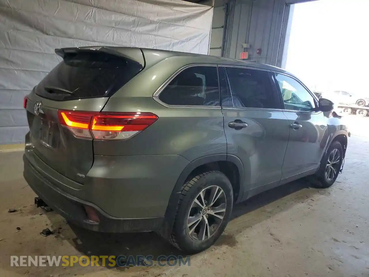 3 Photograph of a damaged car 5TDBZRFH5KS953870 TOYOTA HIGHLANDER 2019