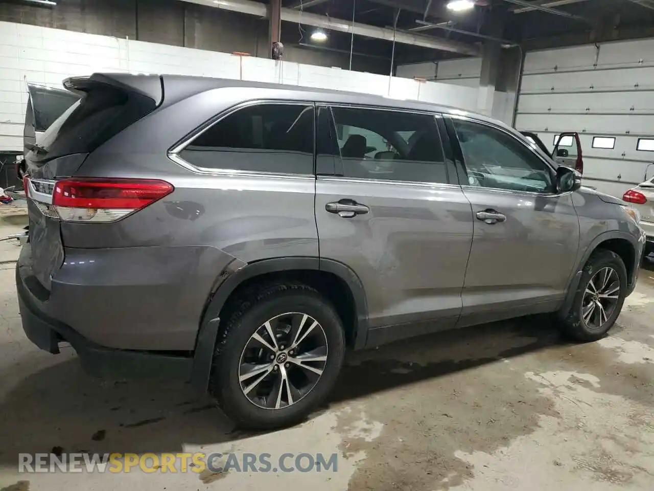 3 Photograph of a damaged car 5TDBZRFH5KS971804 TOYOTA HIGHLANDER 2019