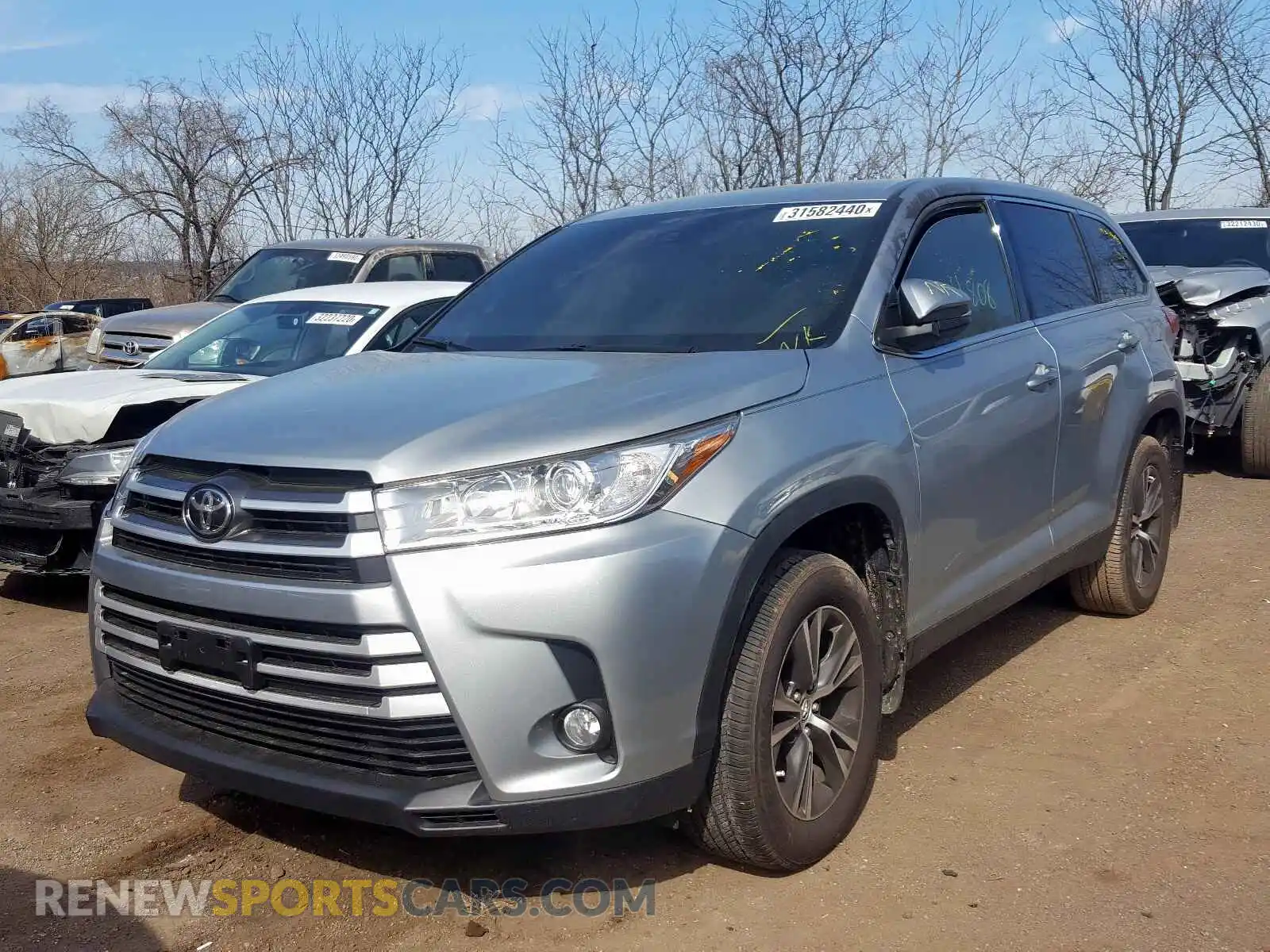 2 Photograph of a damaged car 5TDBZRFH6KS734464 TOYOTA HIGHLANDER 2019