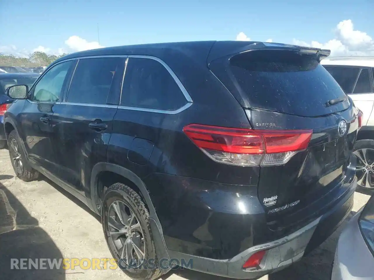 2 Photograph of a damaged car 5TDBZRFH6KS737736 TOYOTA HIGHLANDER 2019